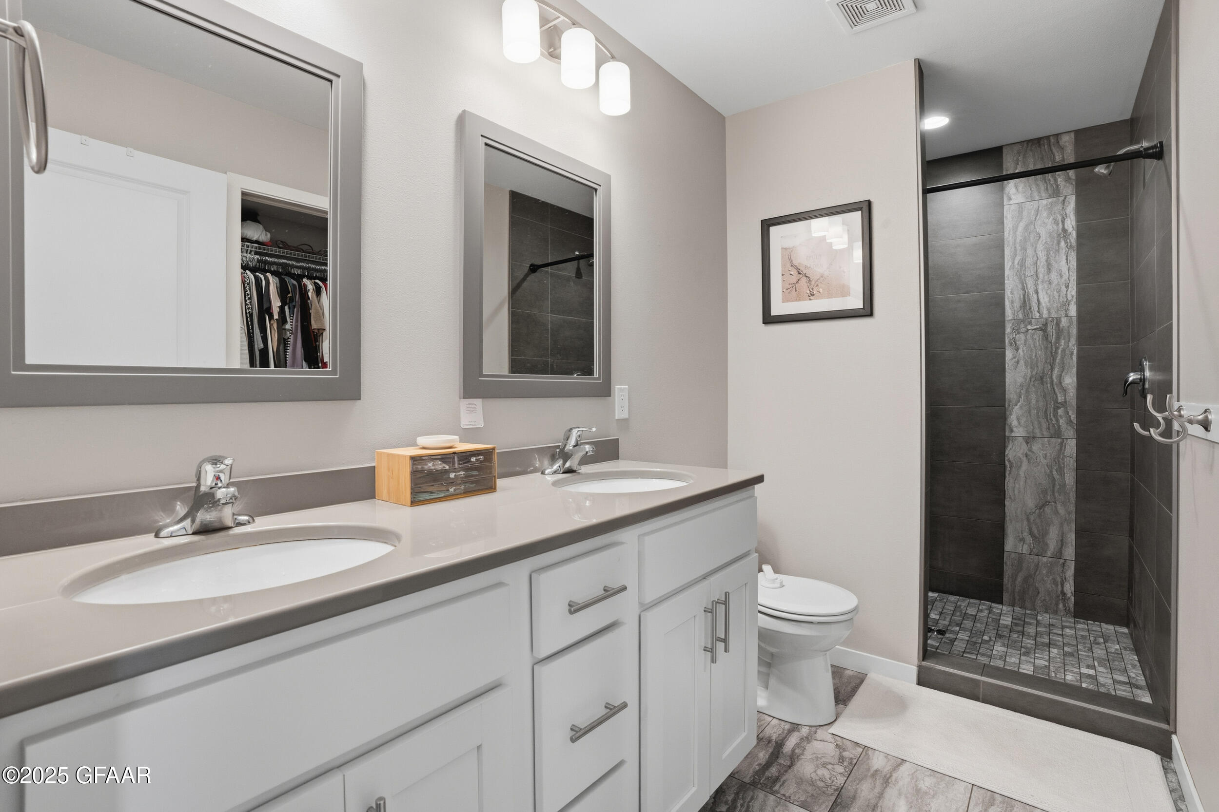 property viewer photo 12