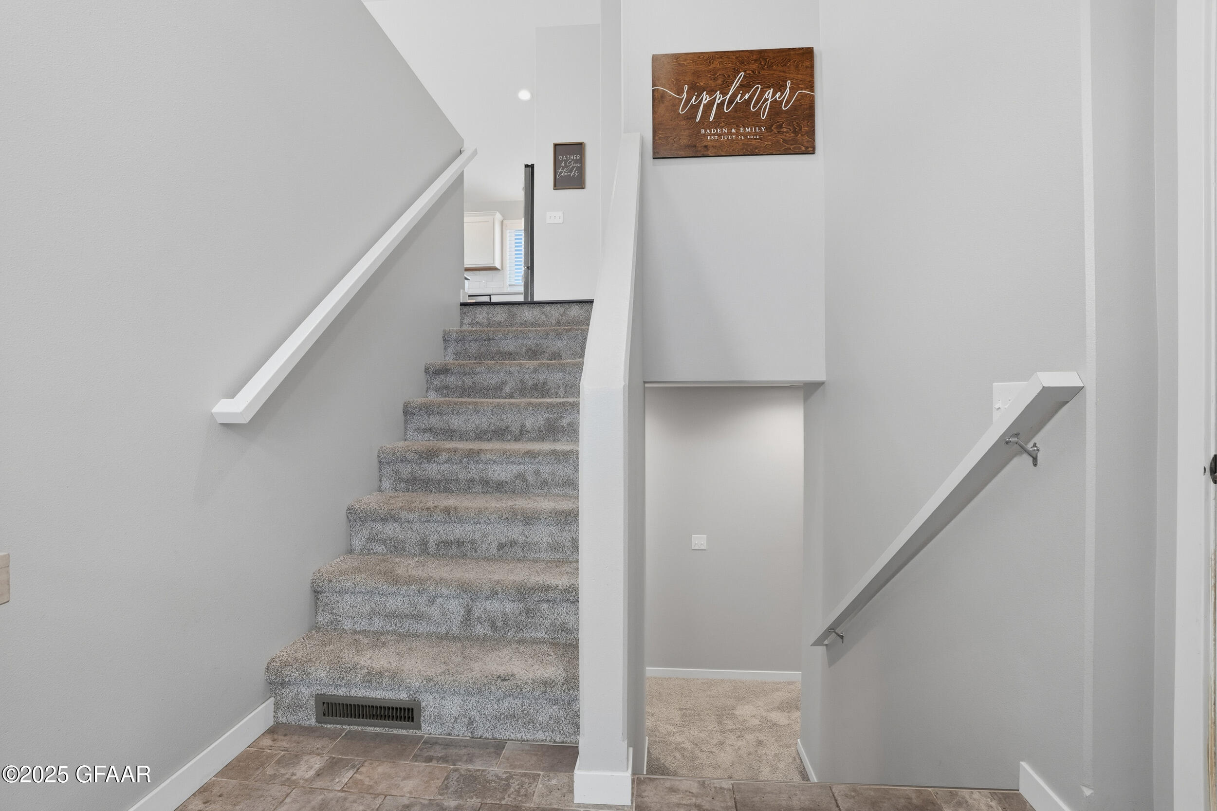 property viewer photo 2