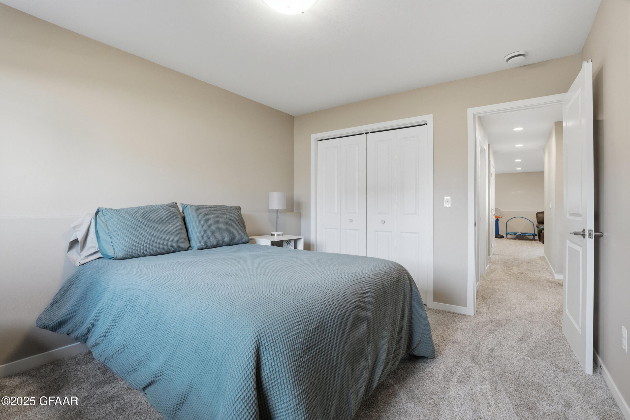 property viewer photo 25