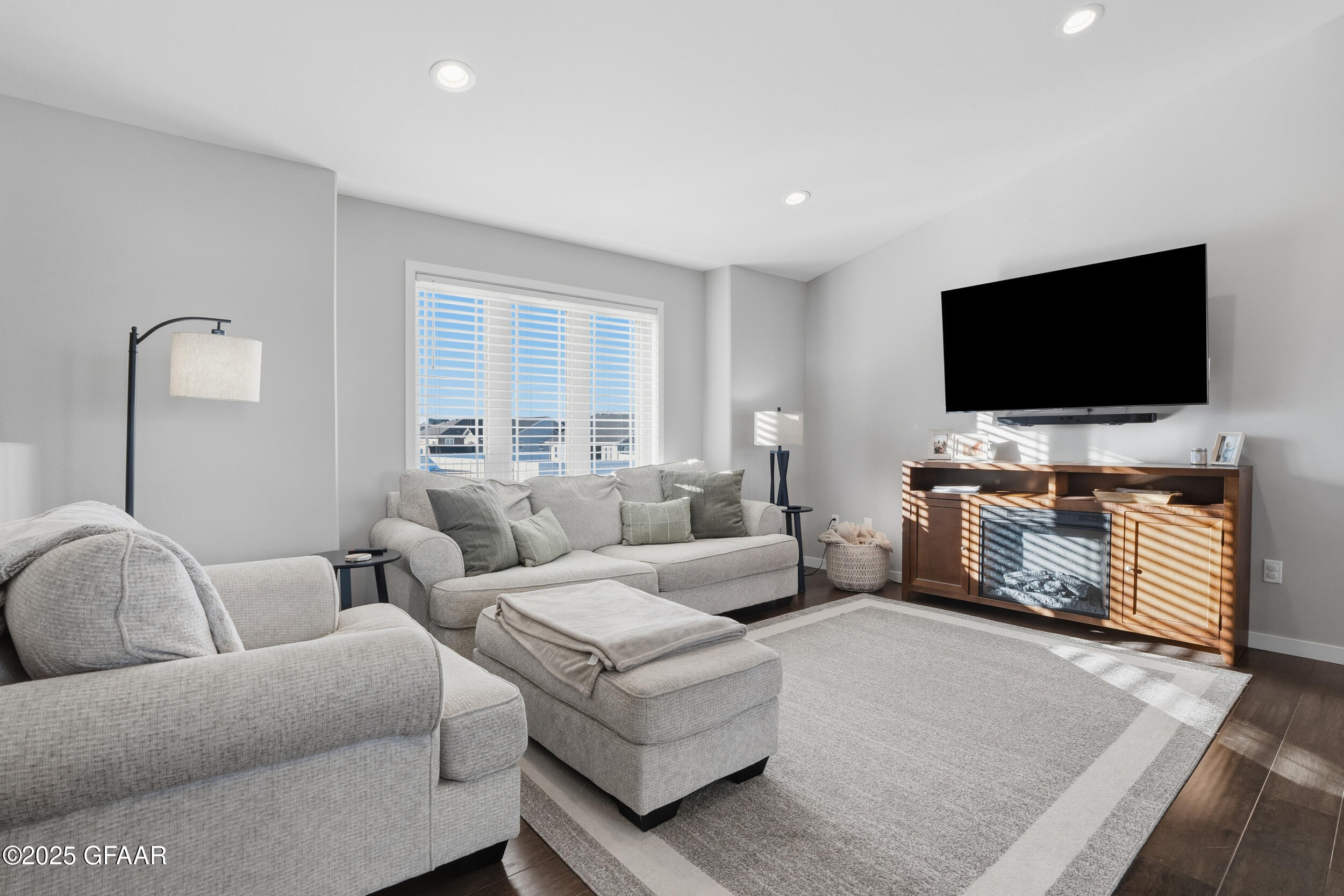 property viewer photo 3