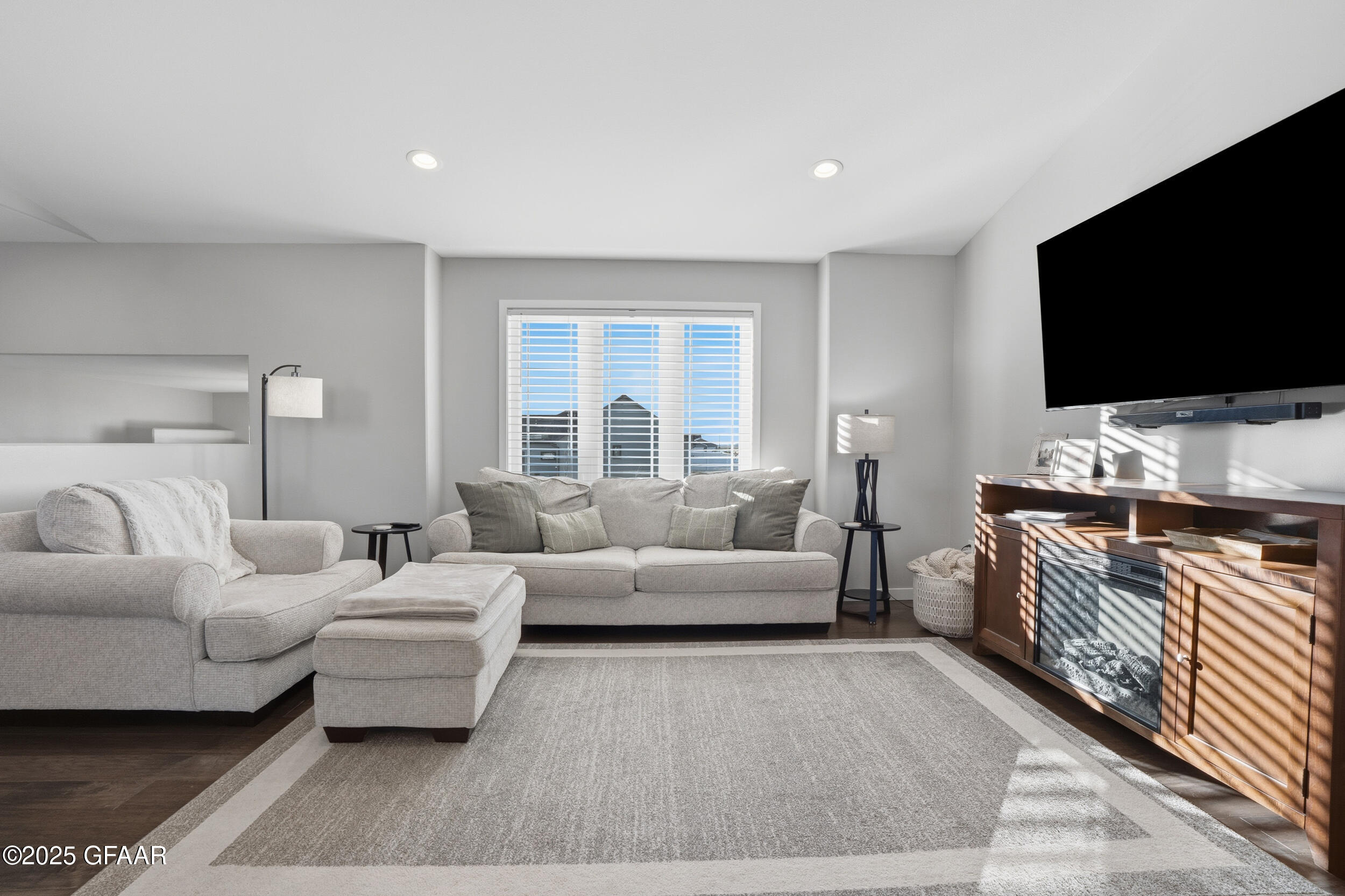 property viewer photo 4