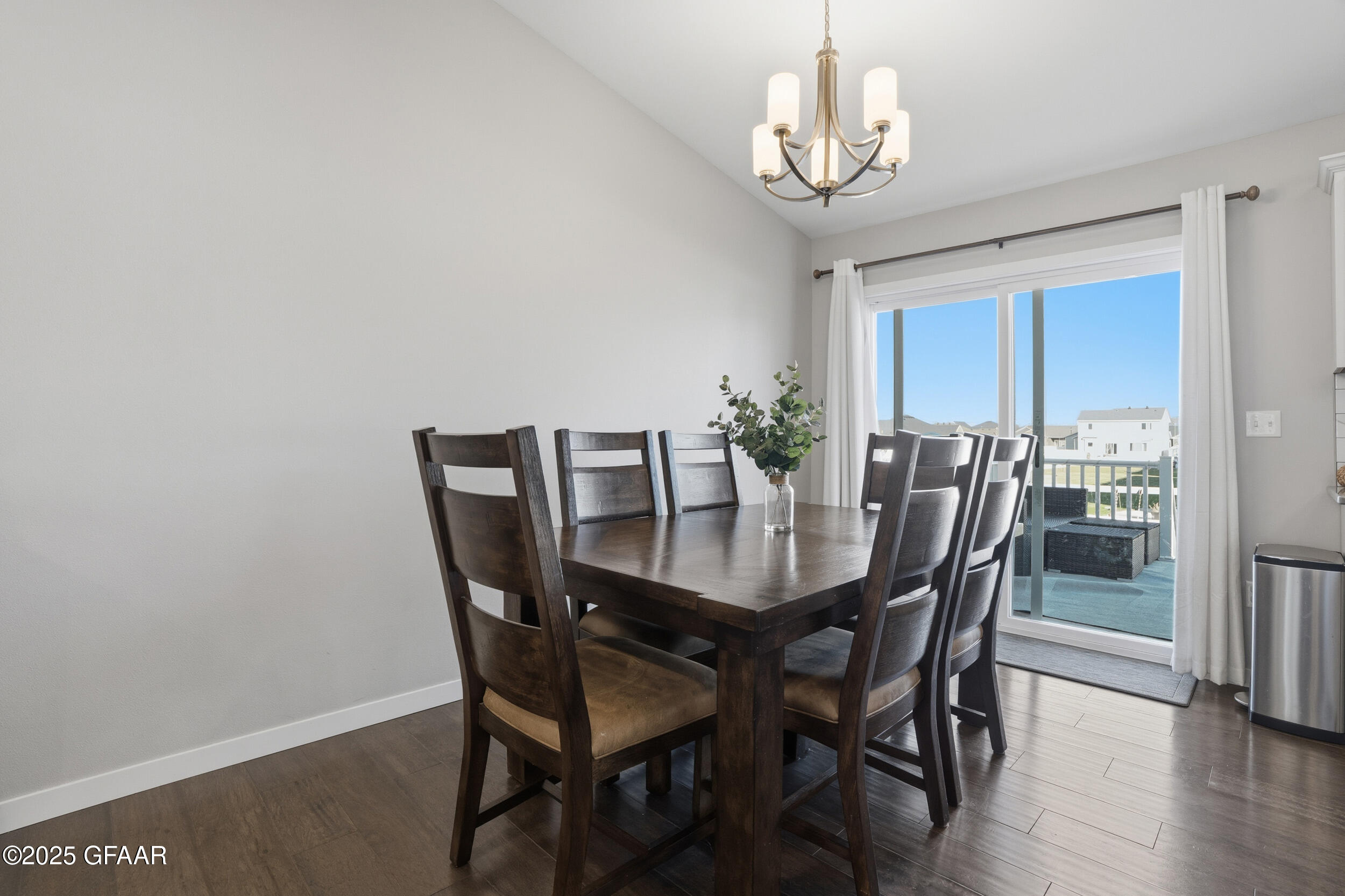 property viewer photo 6