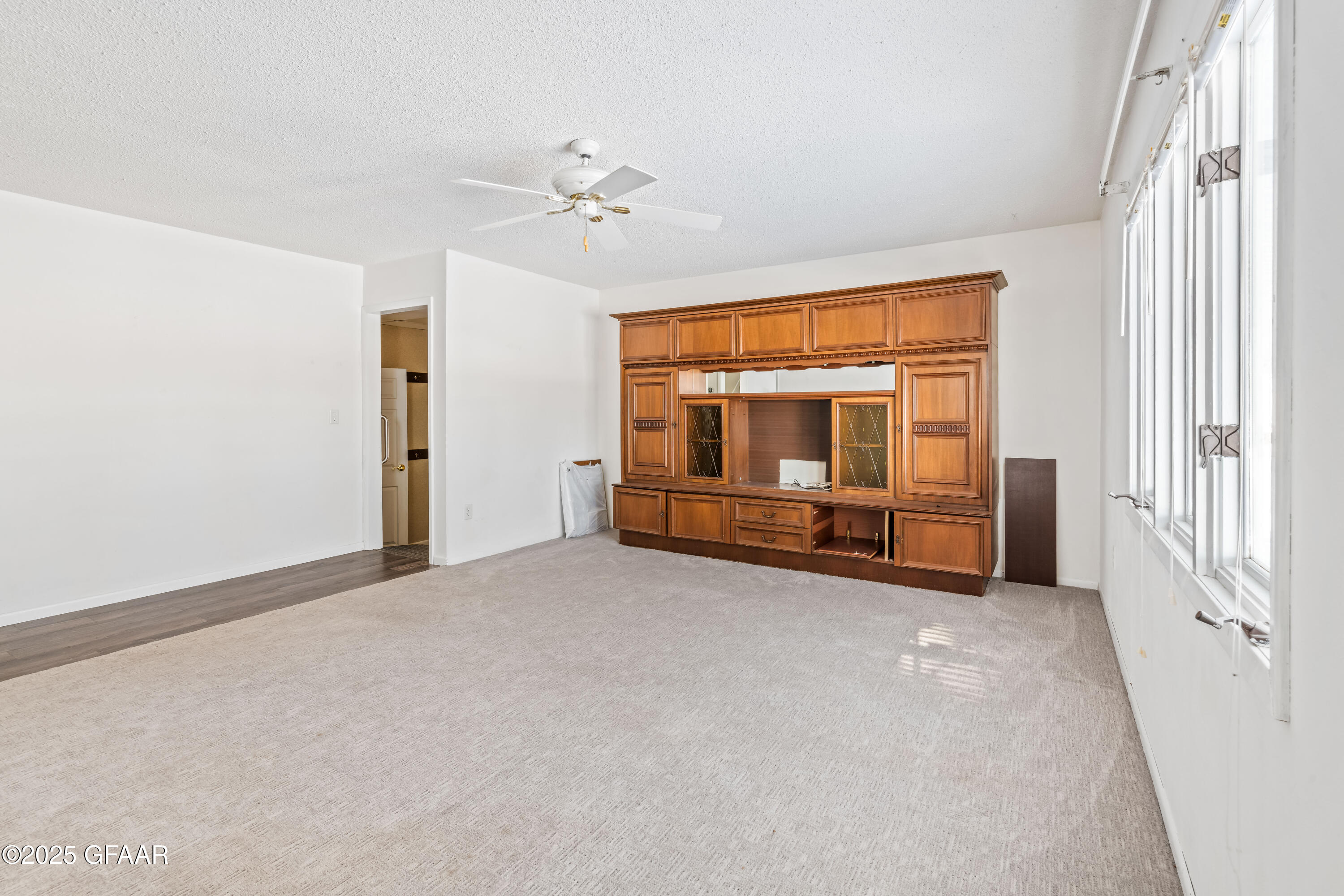 property viewer photo 16