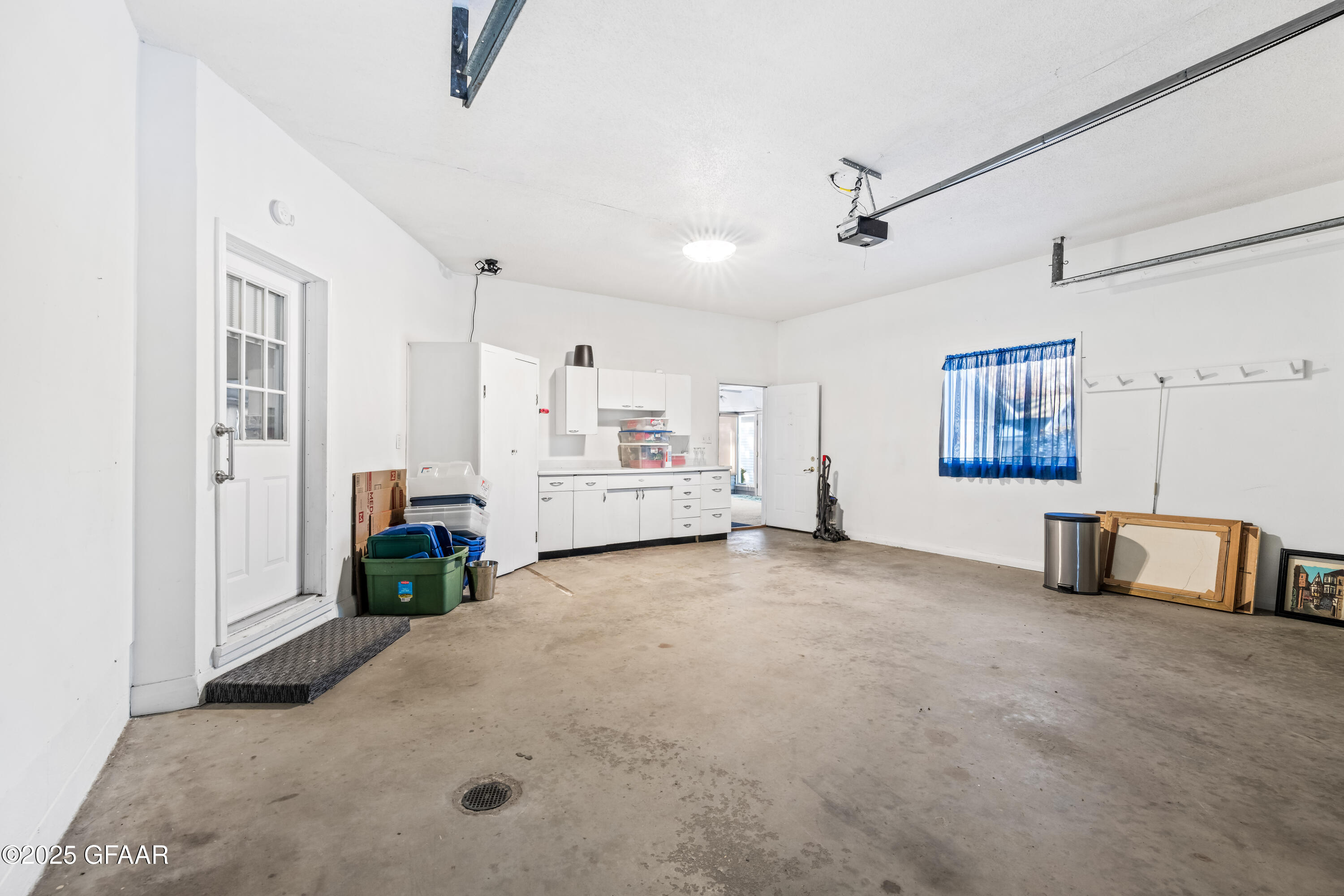 property viewer photo 36