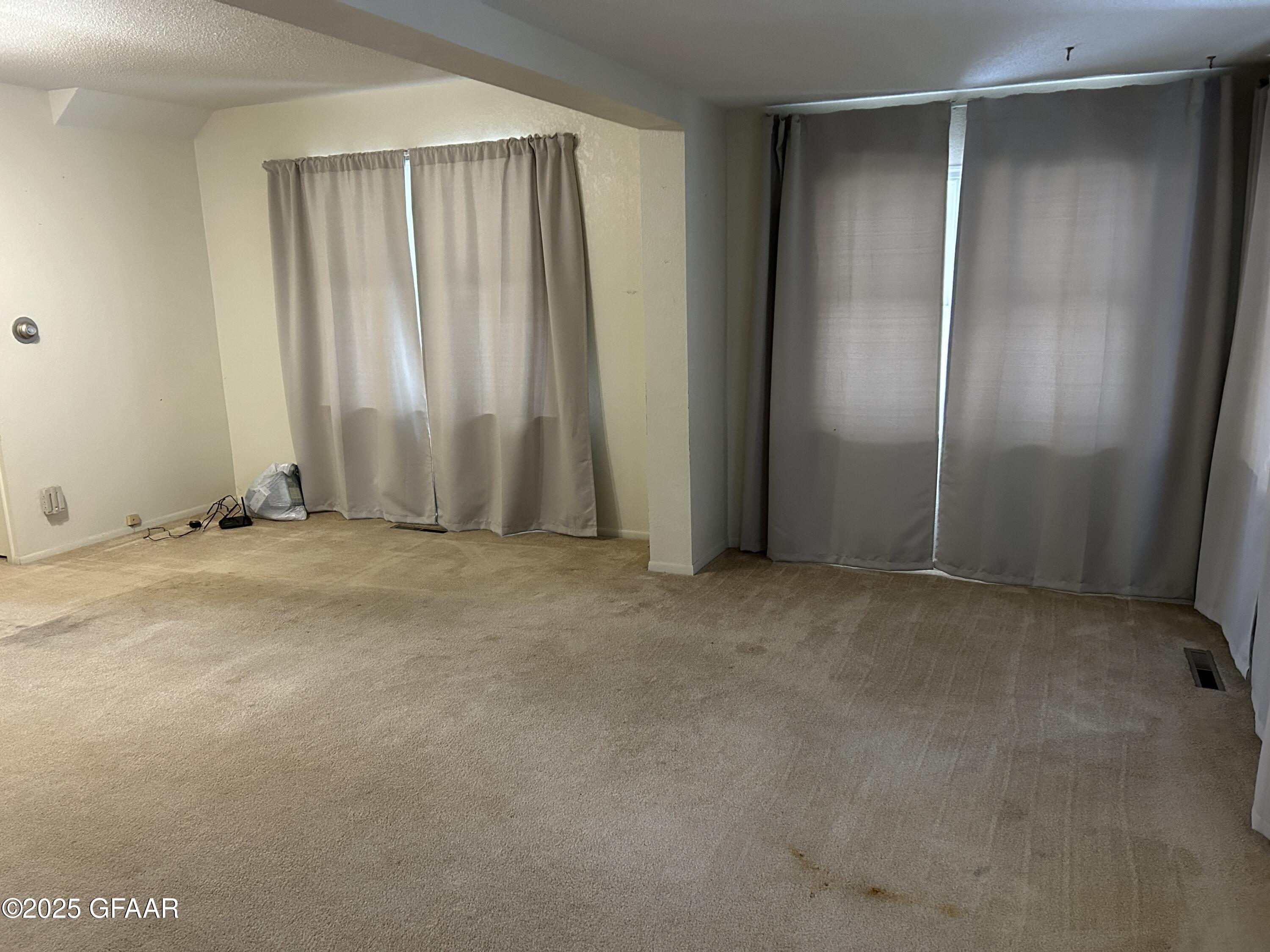 property viewer photo 4