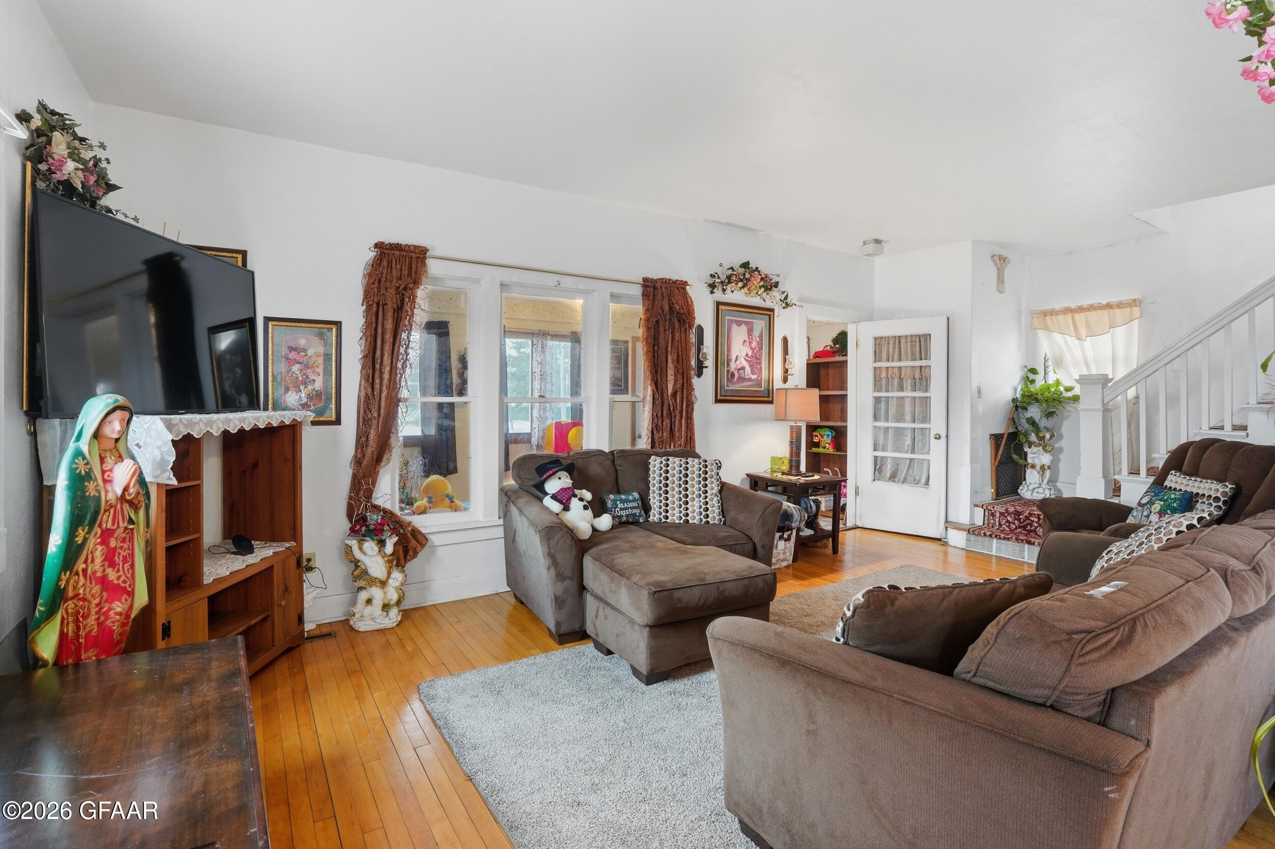 property viewer photo 3