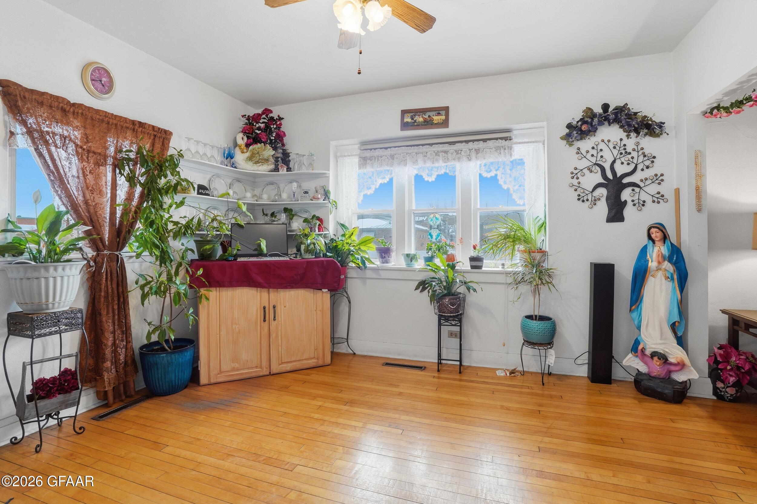 property viewer photo 5