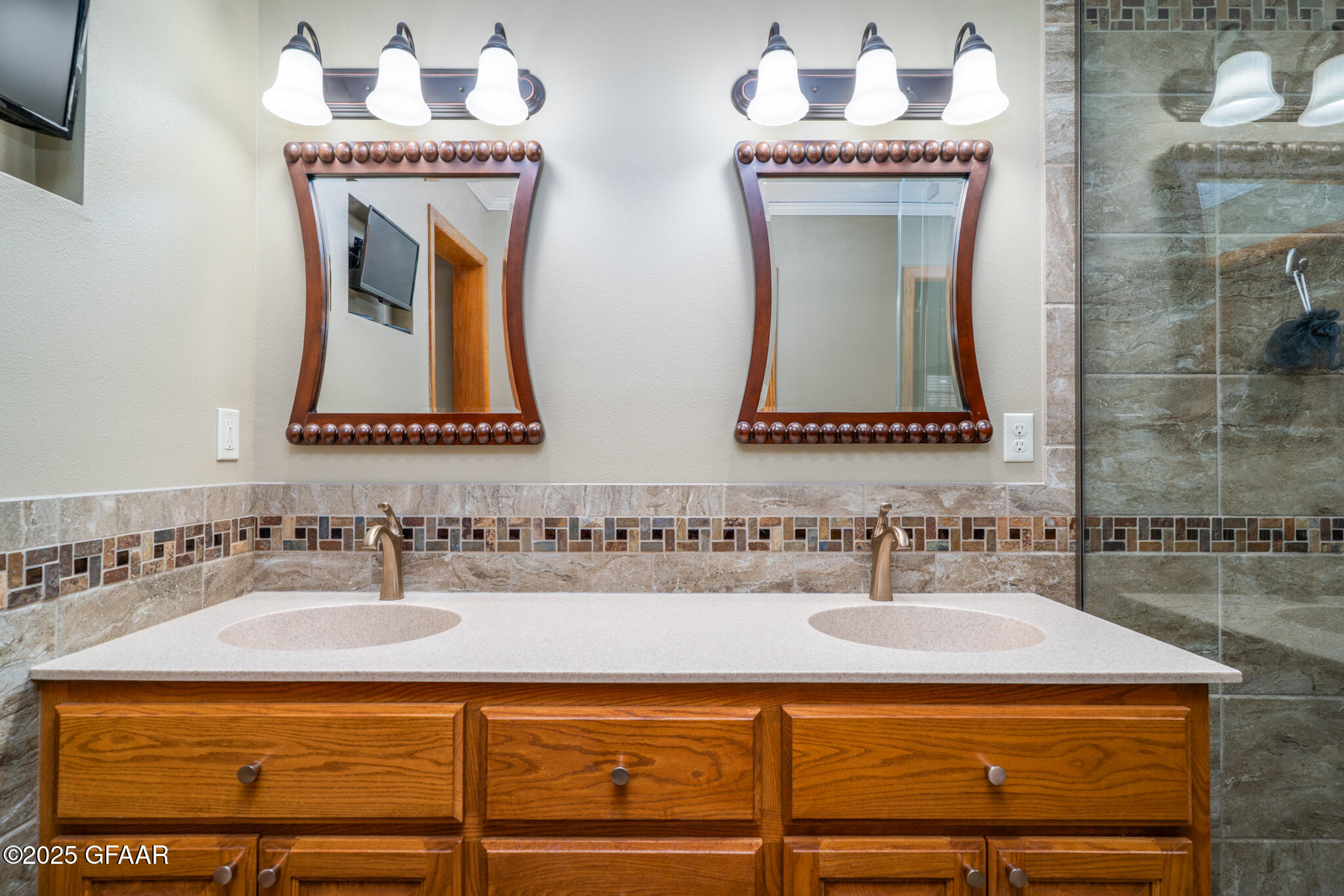 property viewer photo 17