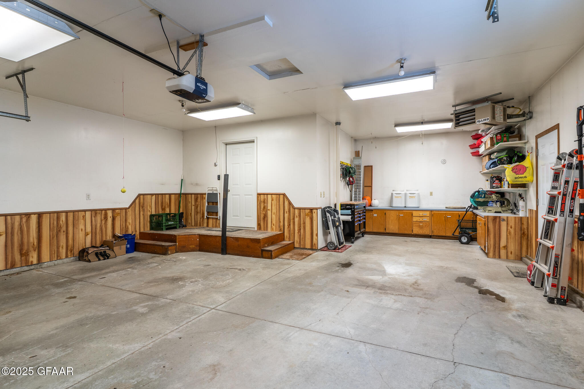 property viewer photo 35