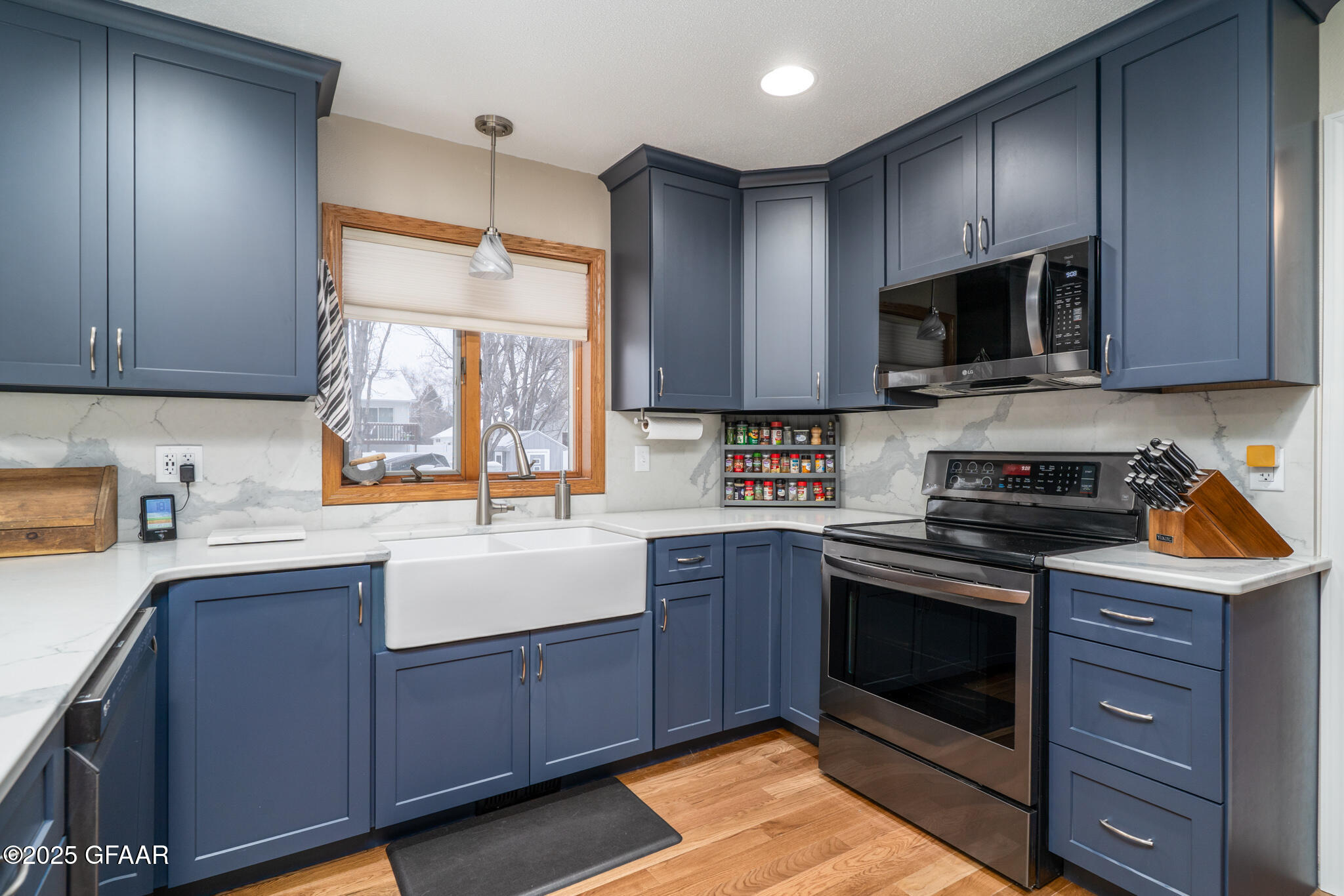 property viewer photo 6