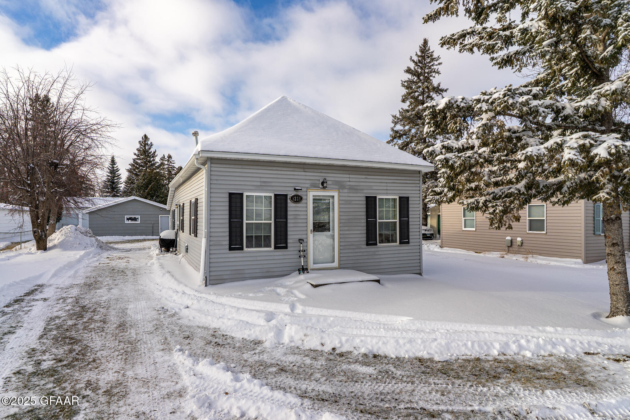 main property photo 22