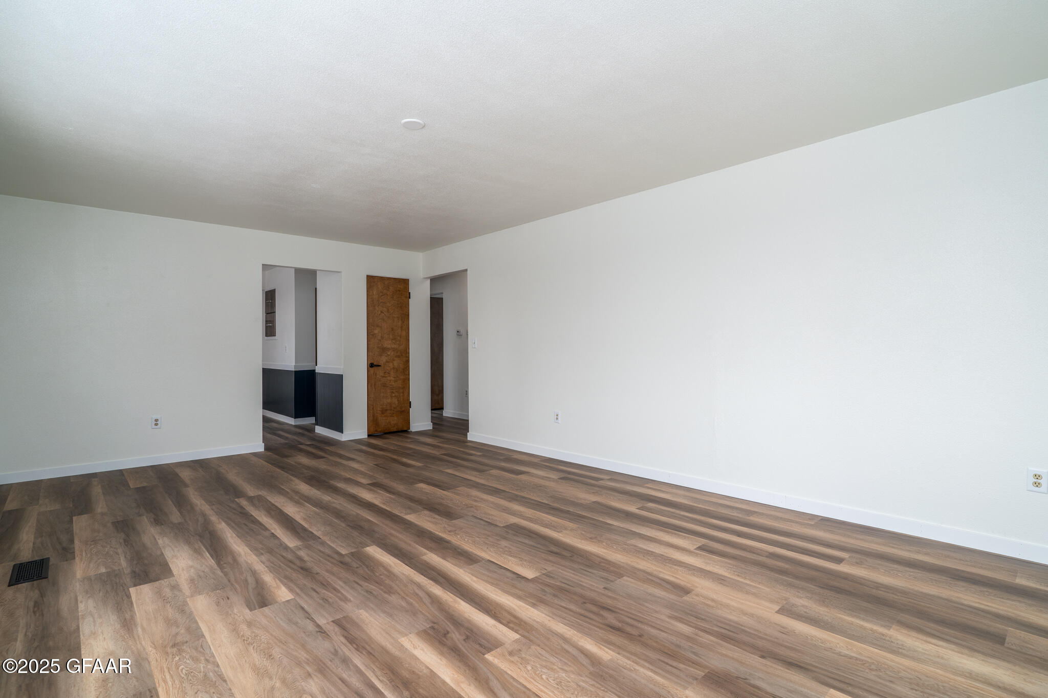 property viewer photo 3