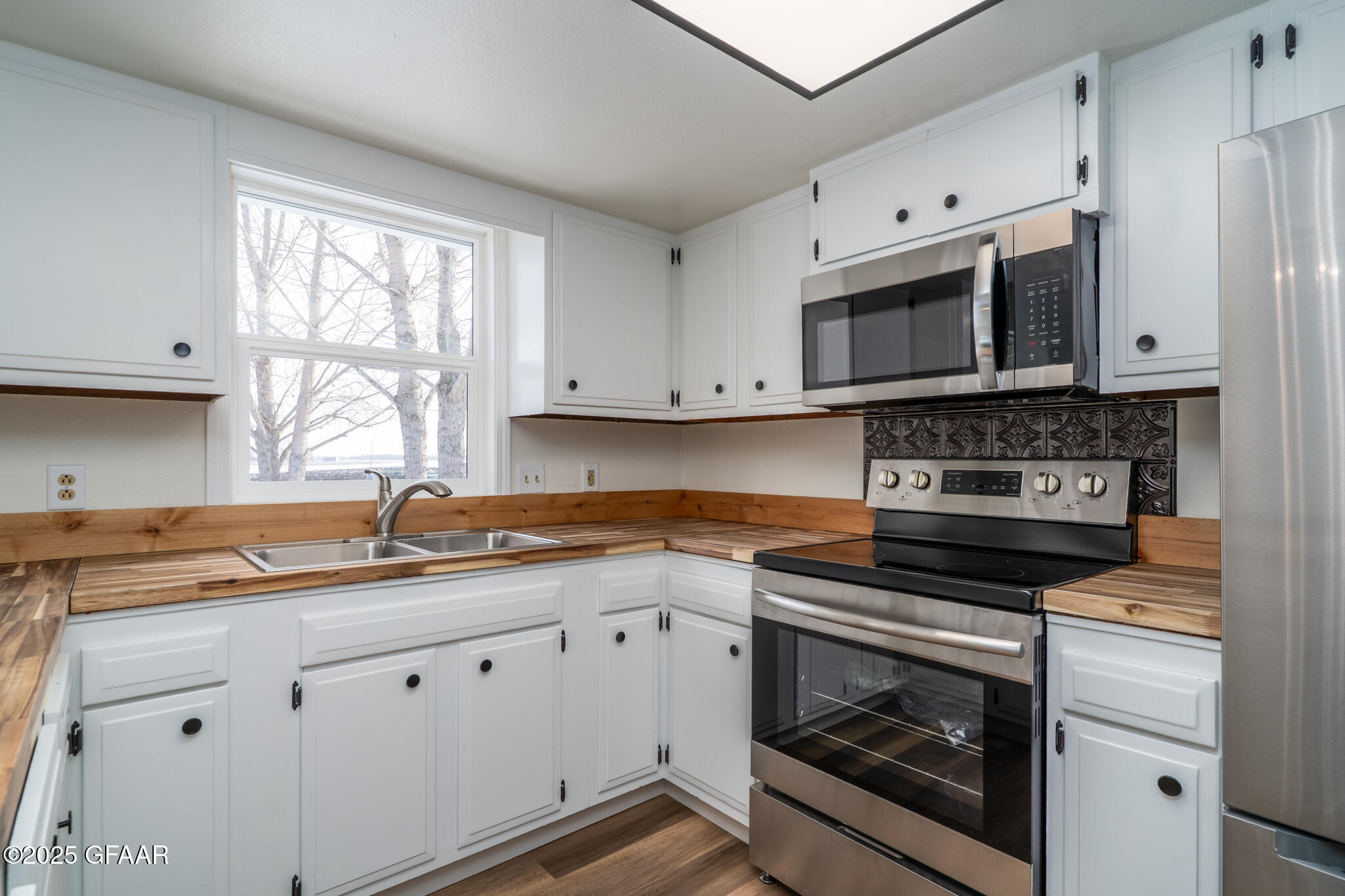 property viewer photo 7