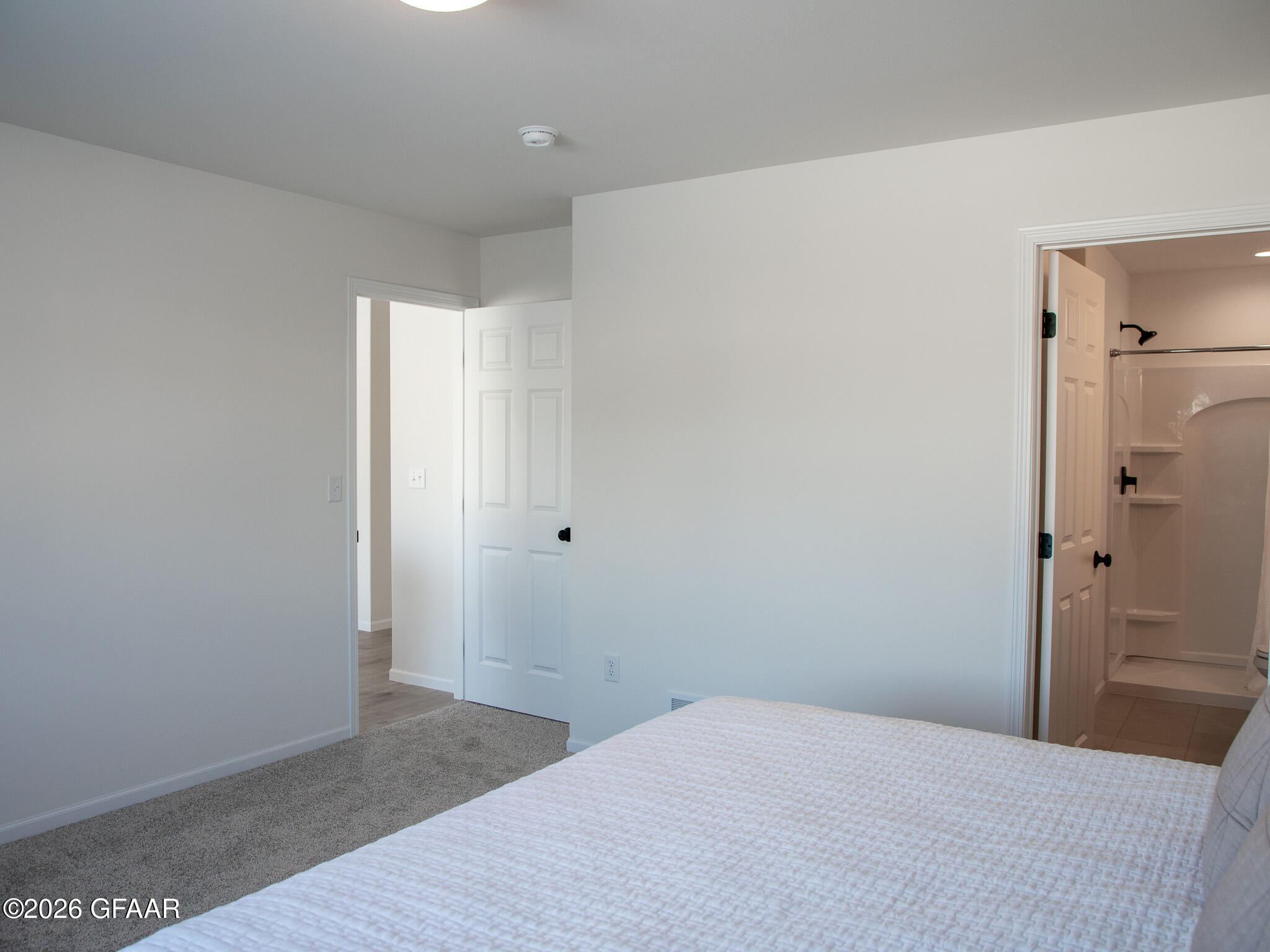 property viewer photo 15