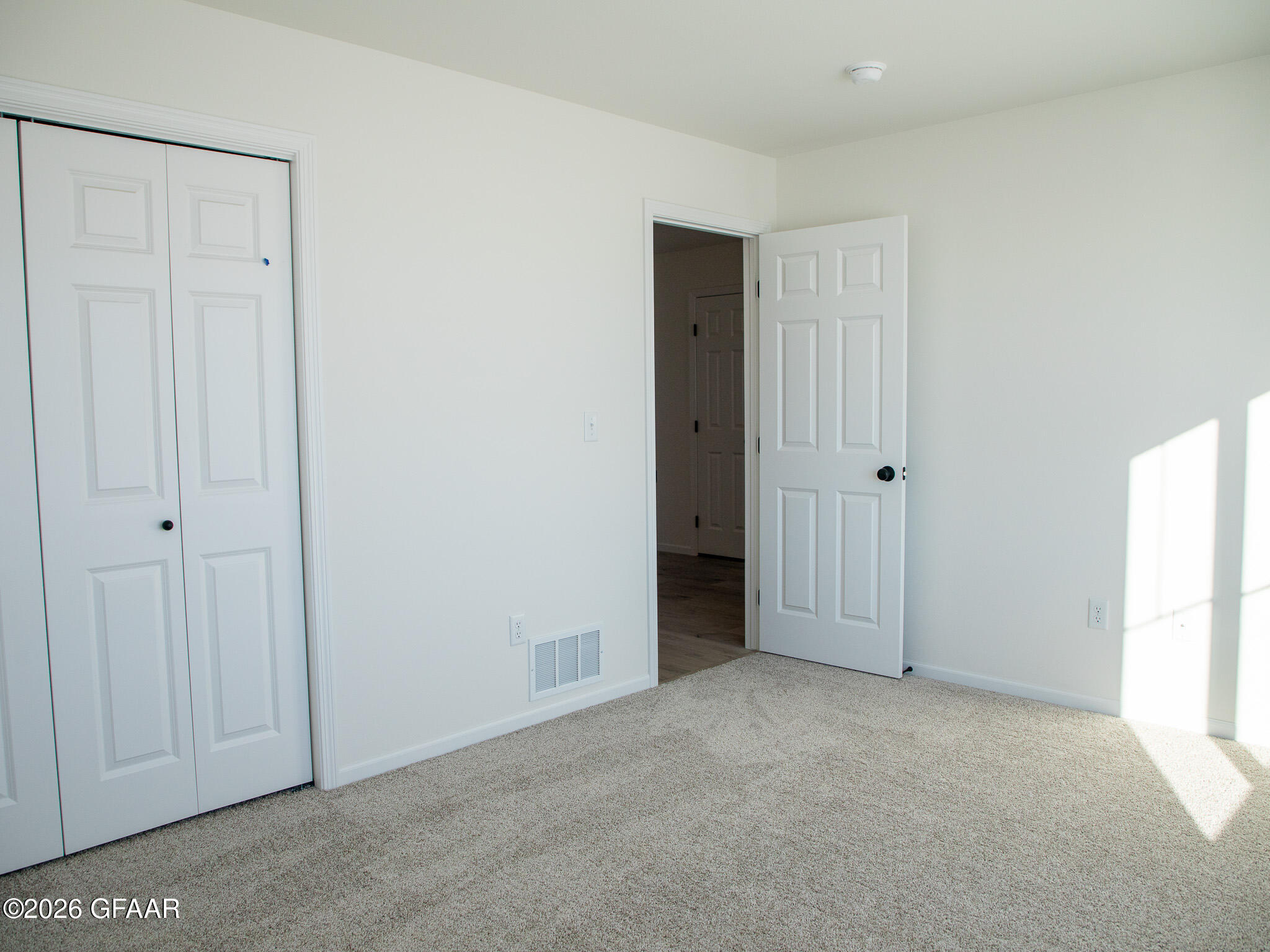property viewer photo 6
