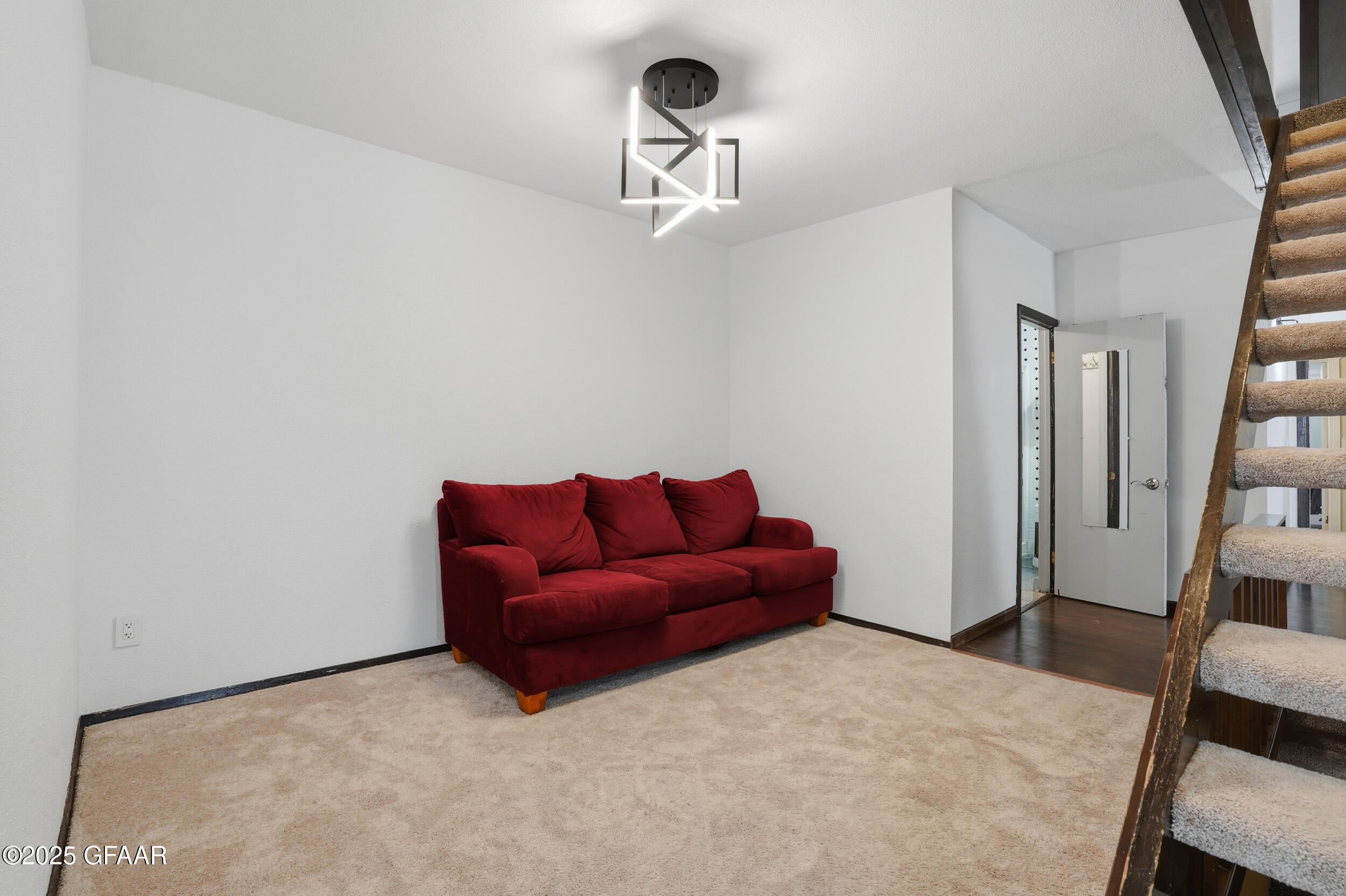 property viewer photo 3