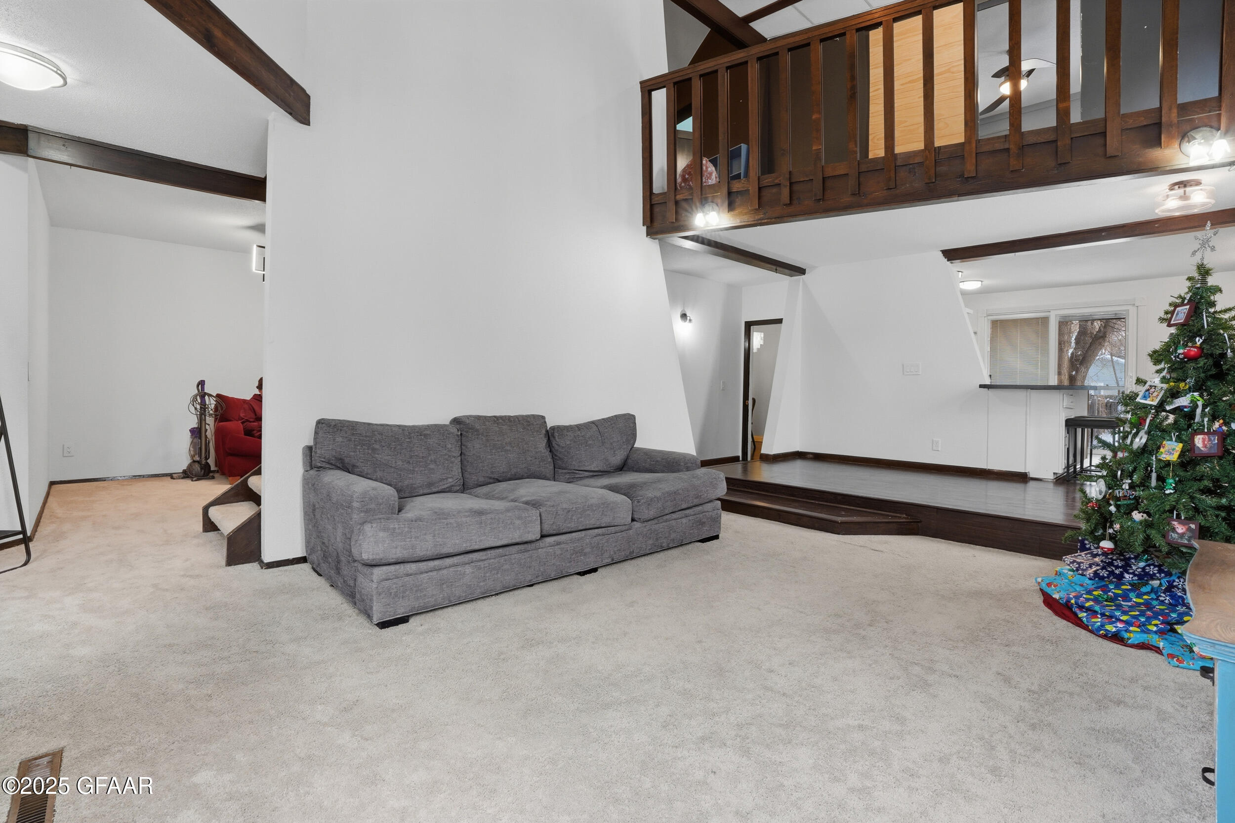 property viewer photo 5