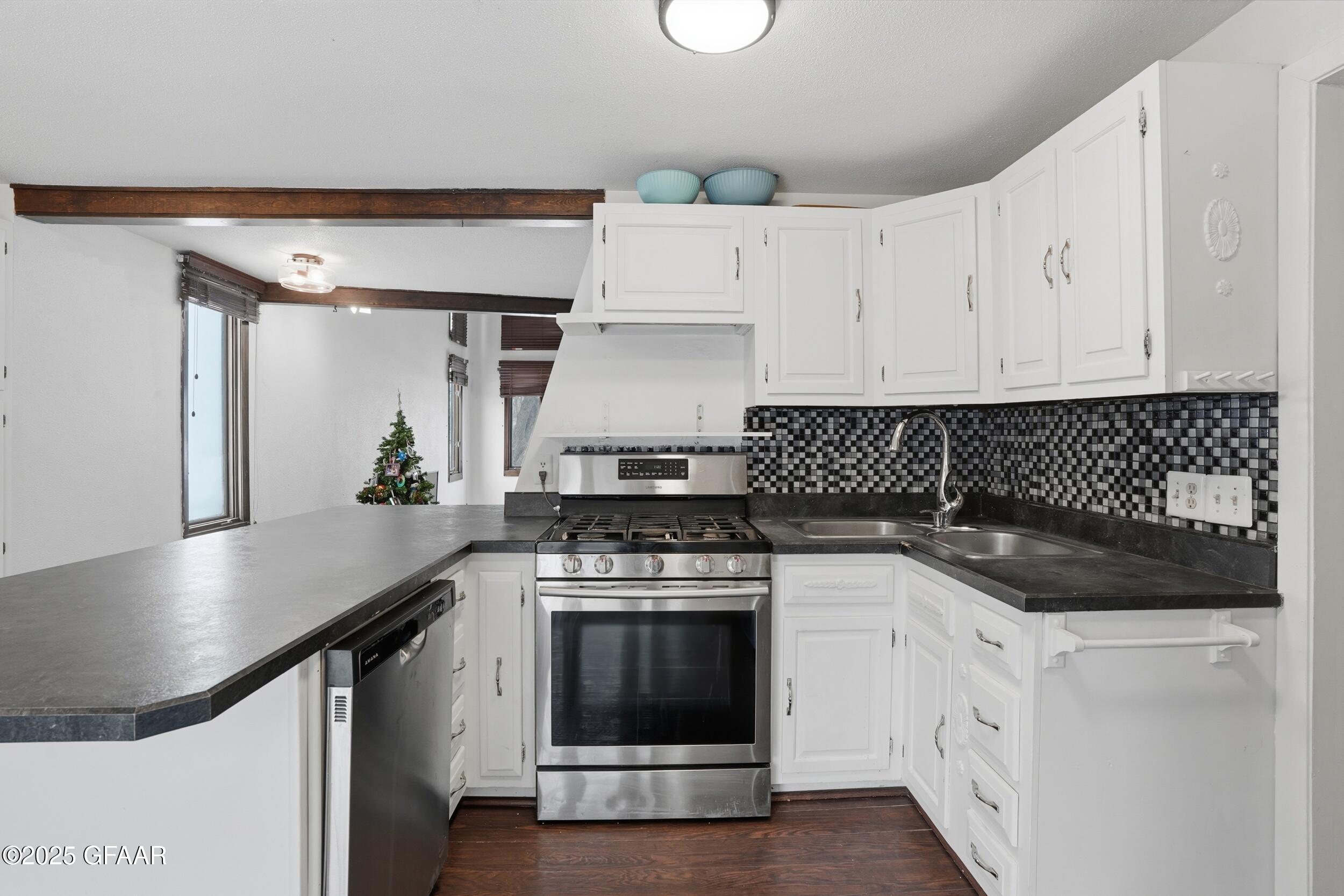 property viewer photo 9