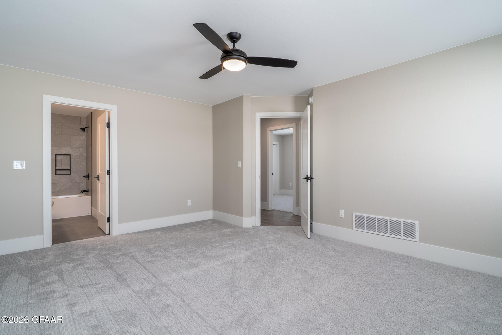 property viewer photo 15