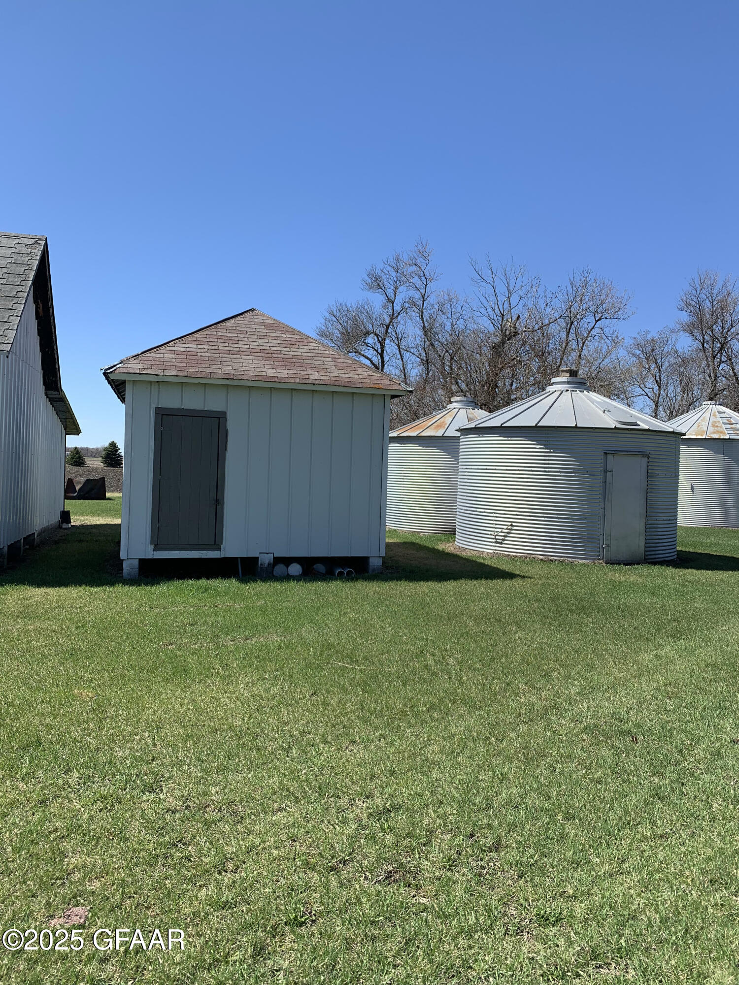 main property photo 30