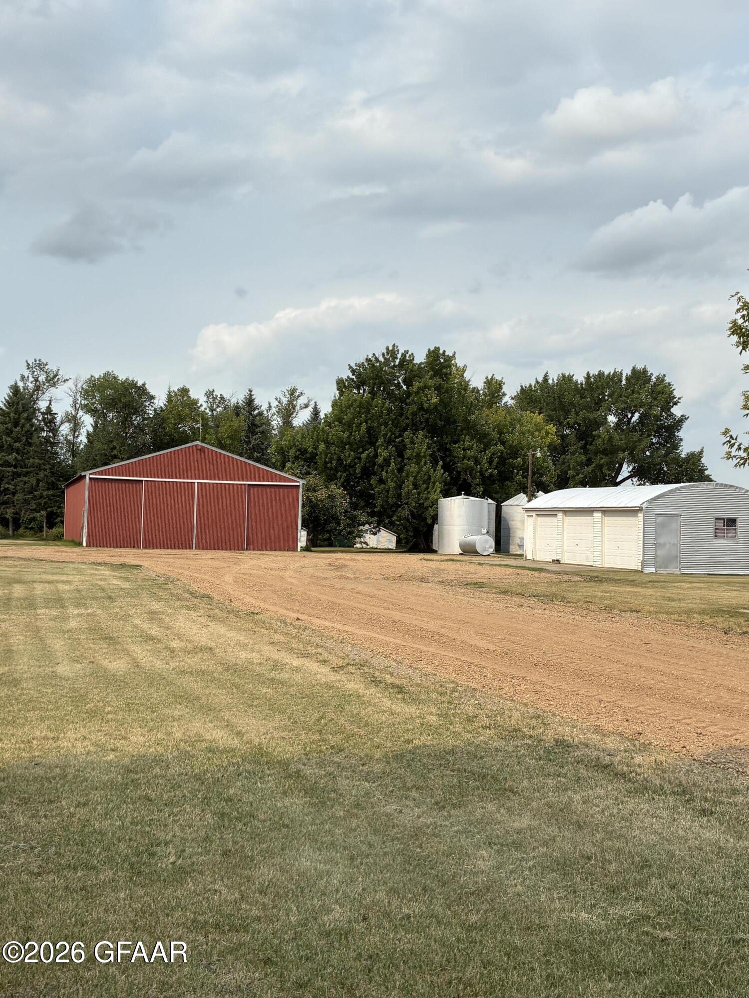 main property photo 9