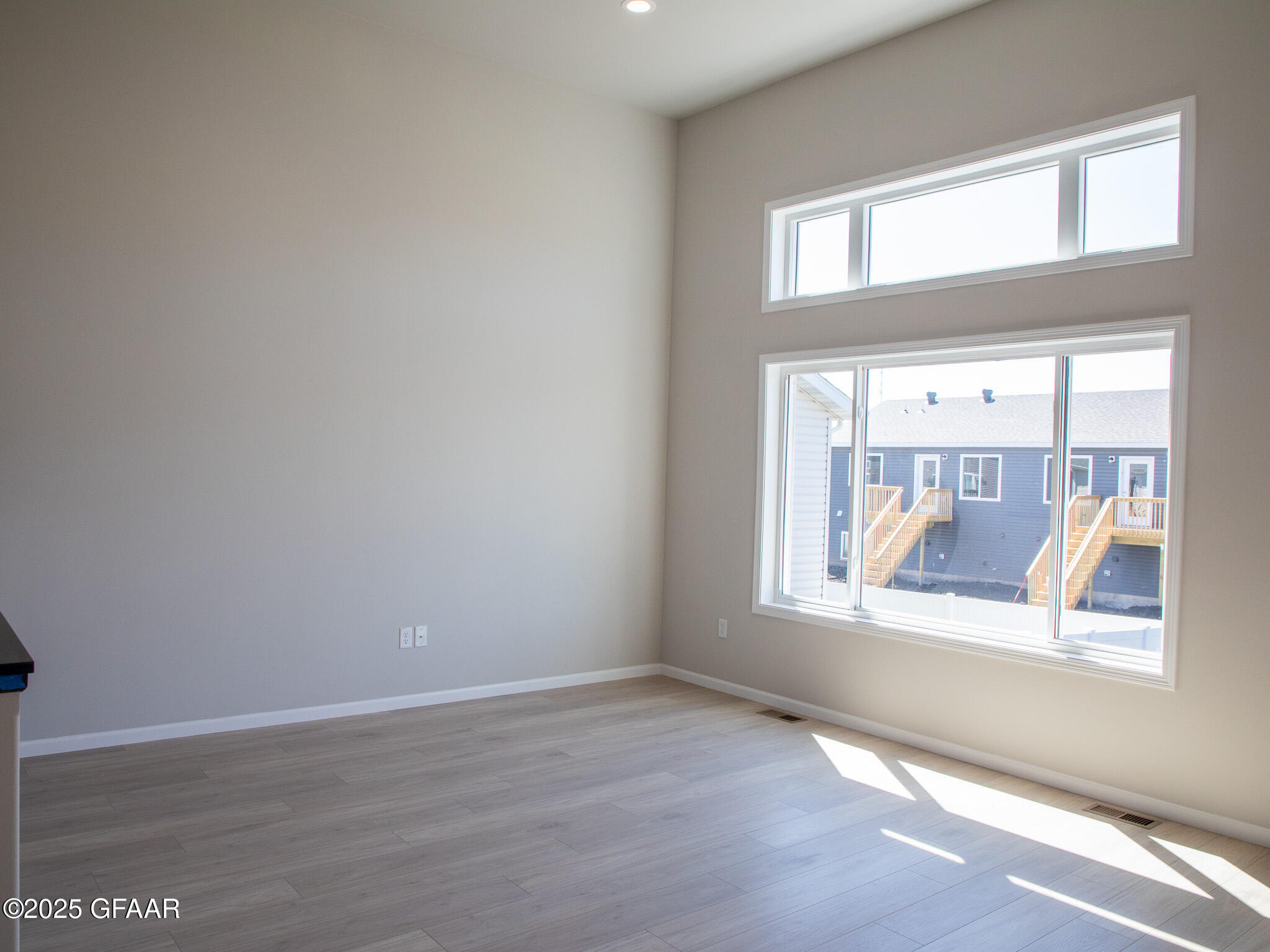 property viewer photo 15