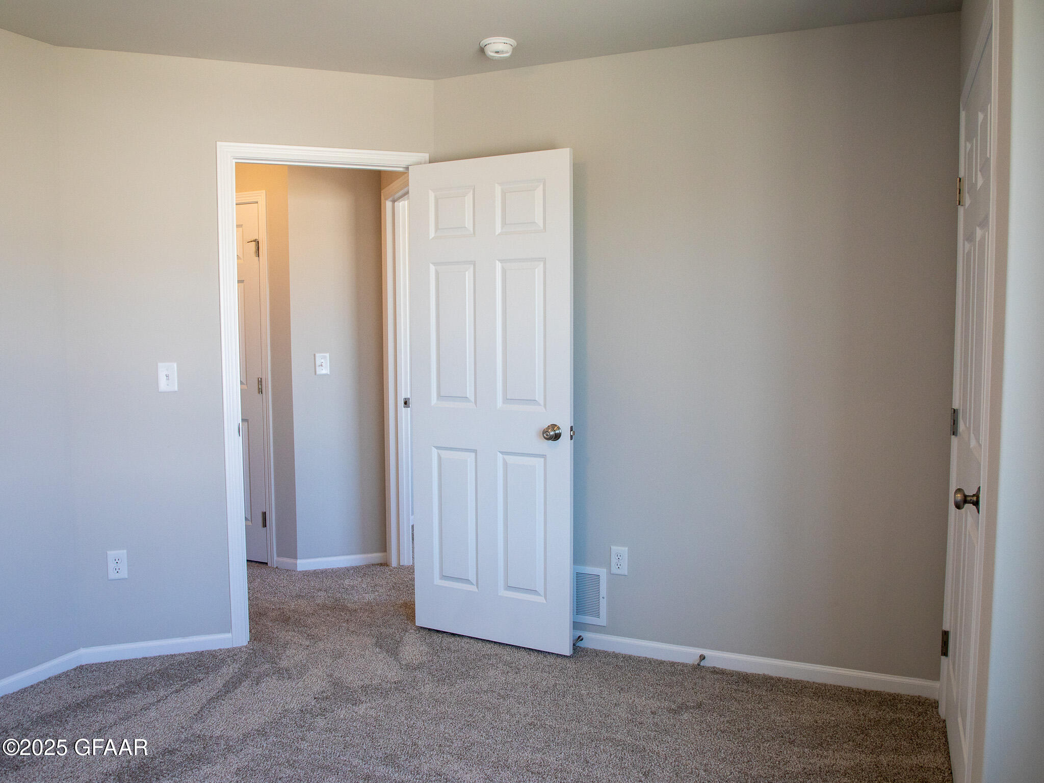 property viewer photo 23