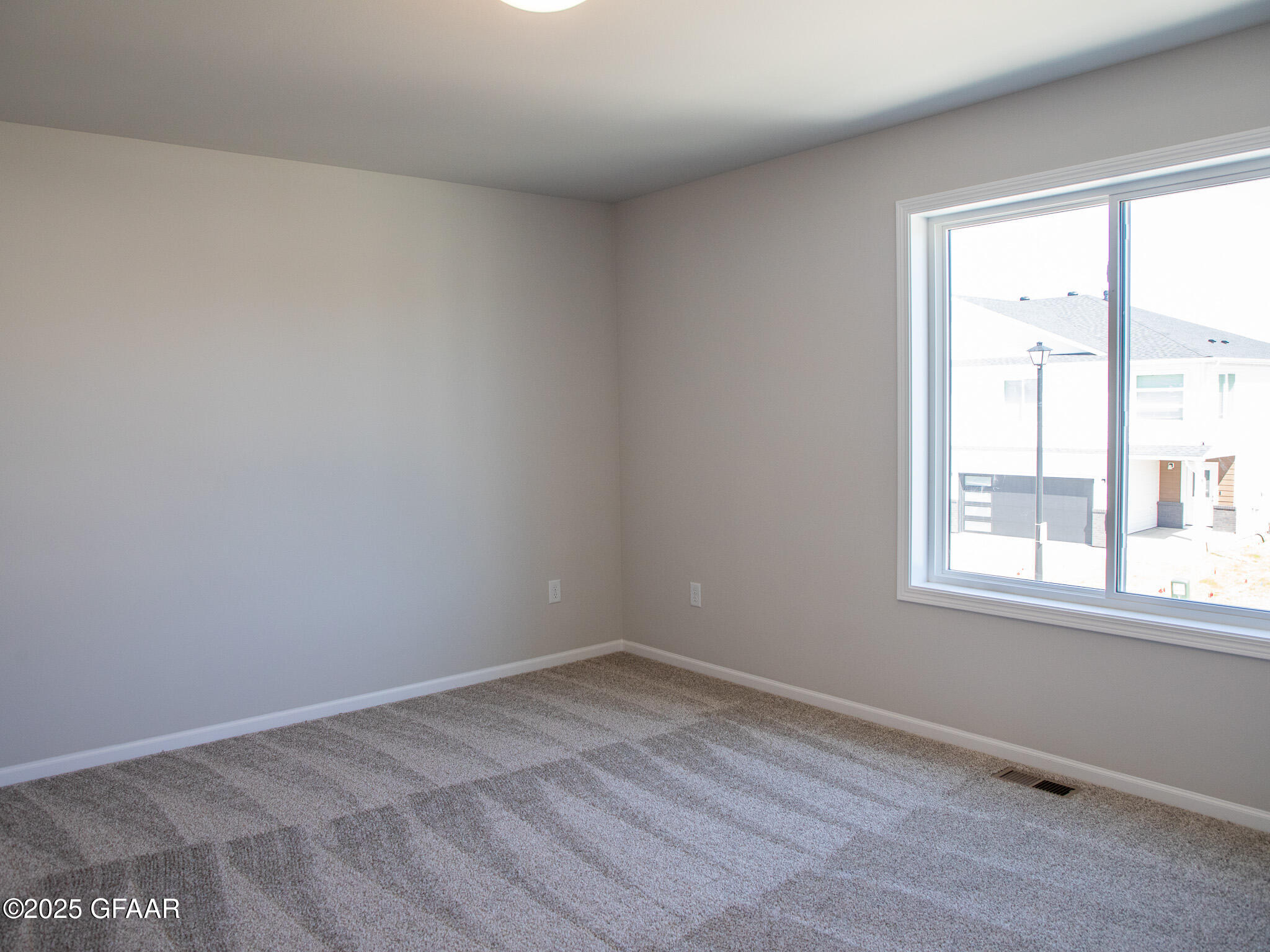 property viewer photo 24