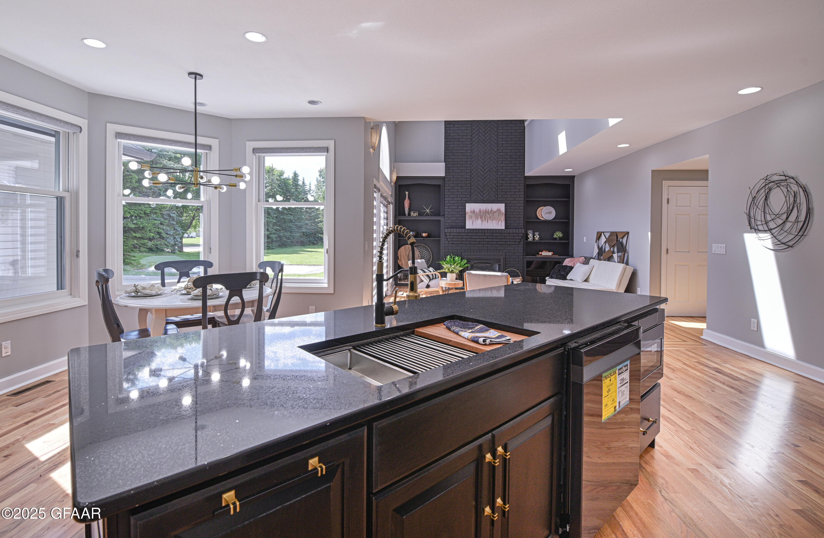 property viewer photo 12