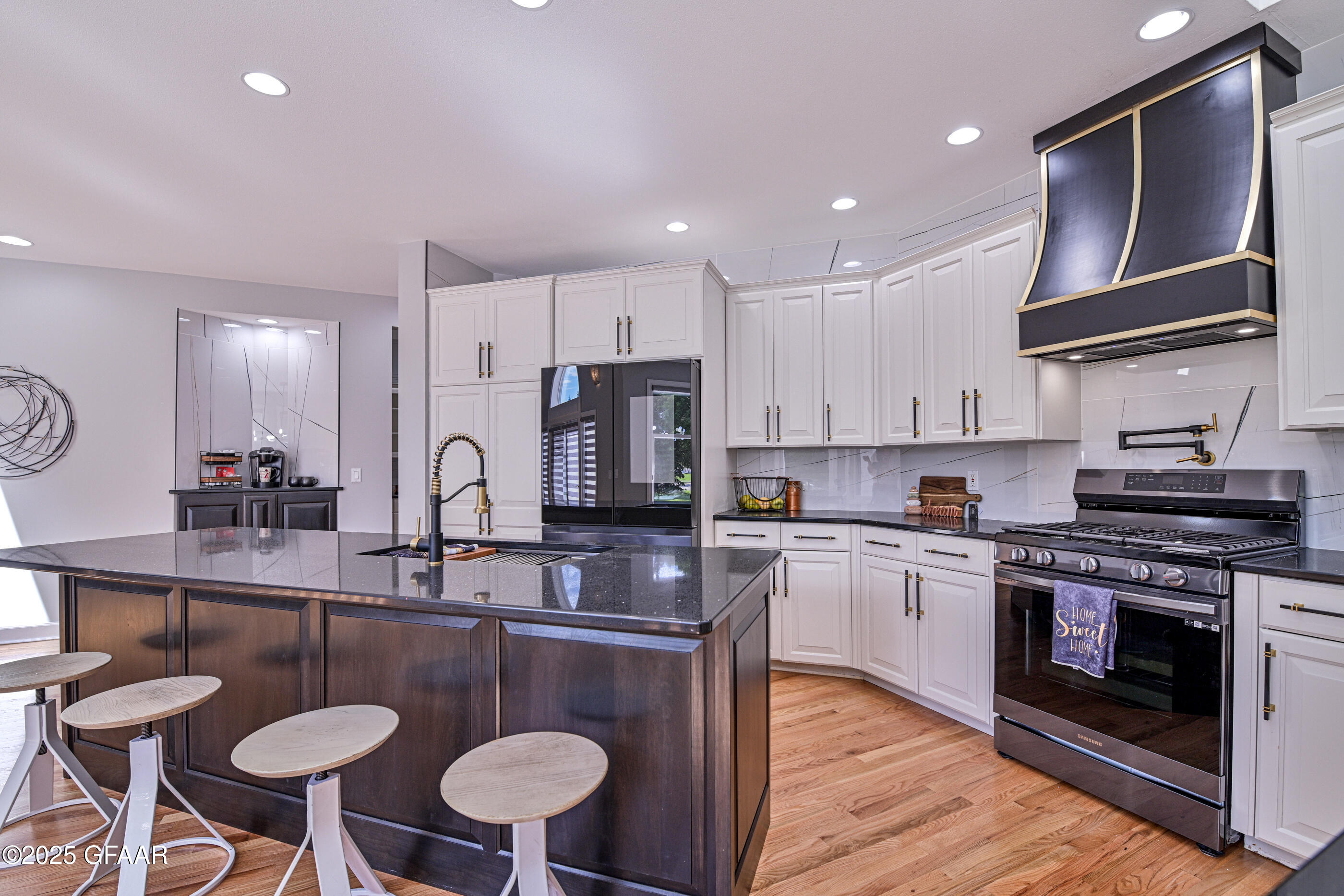 property viewer photo 19