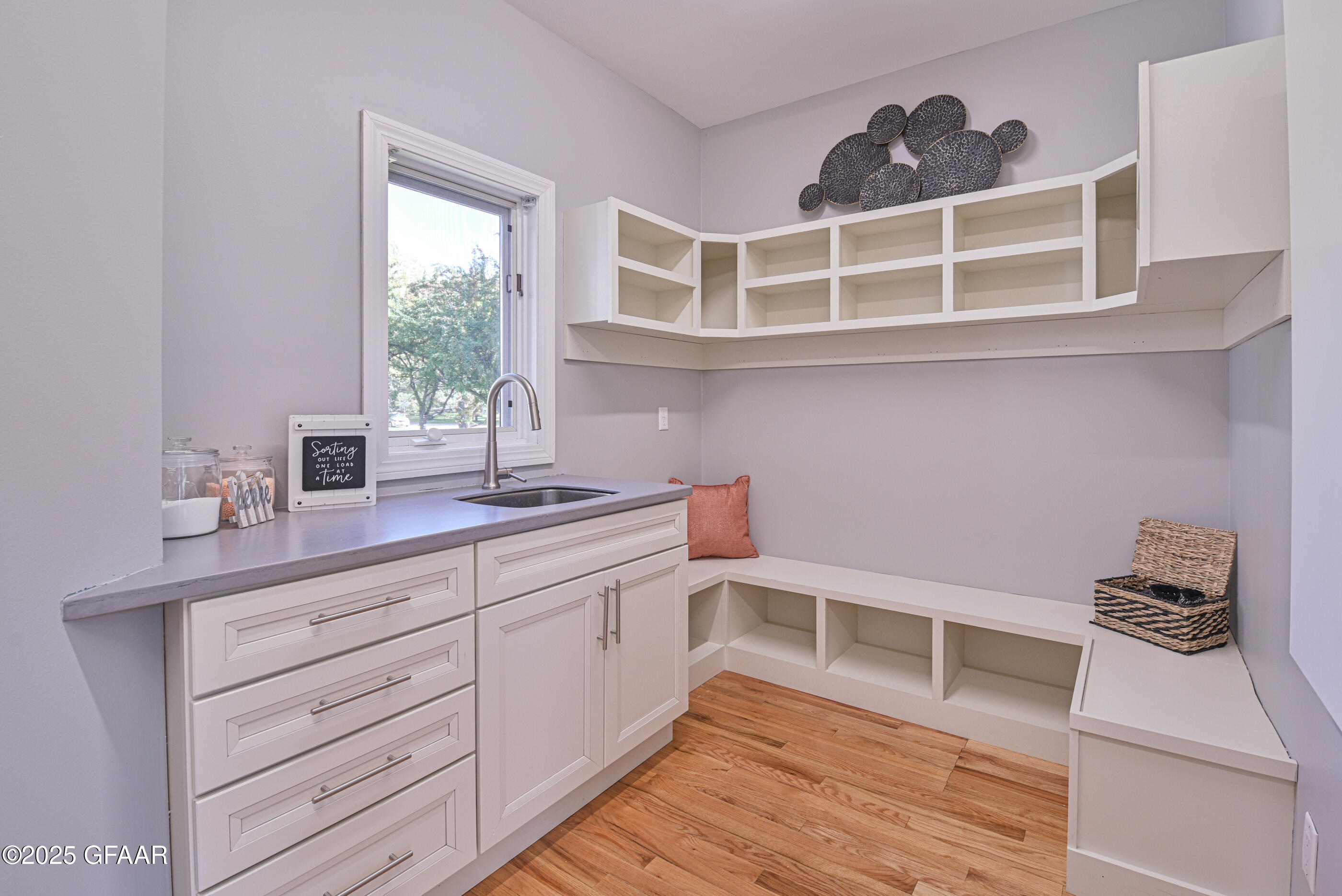property viewer photo 26