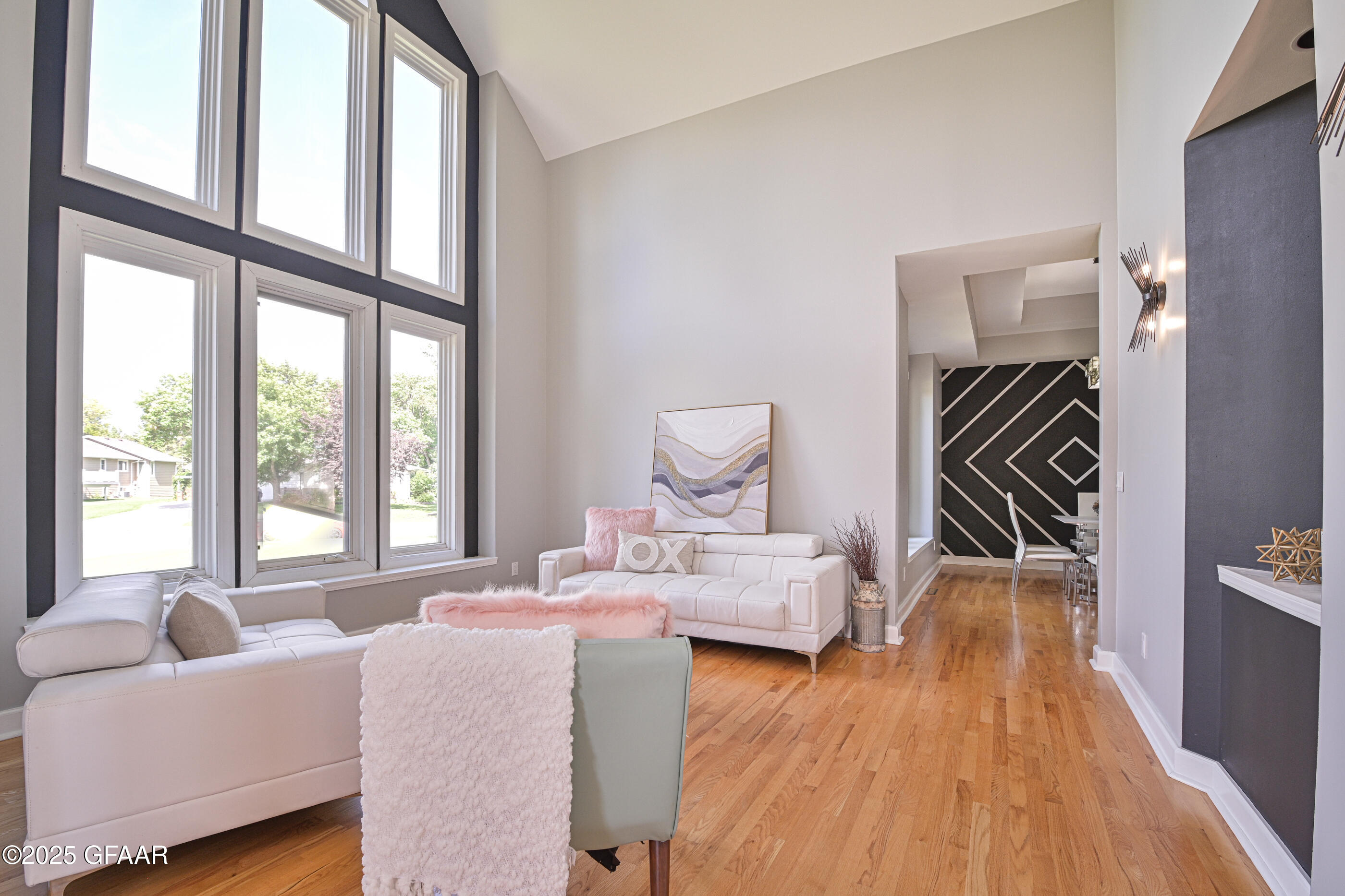 property viewer photo 3