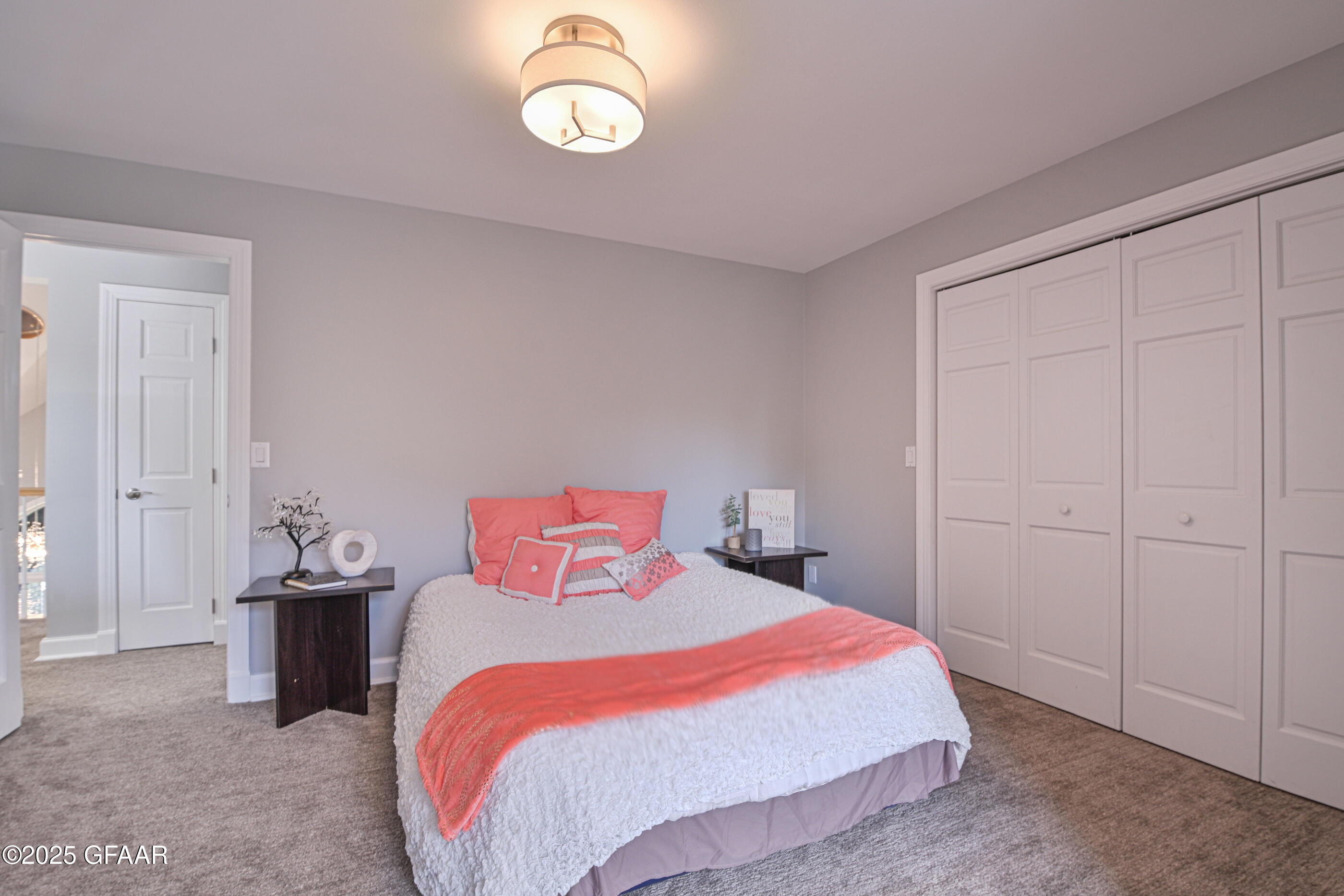 property viewer photo 35