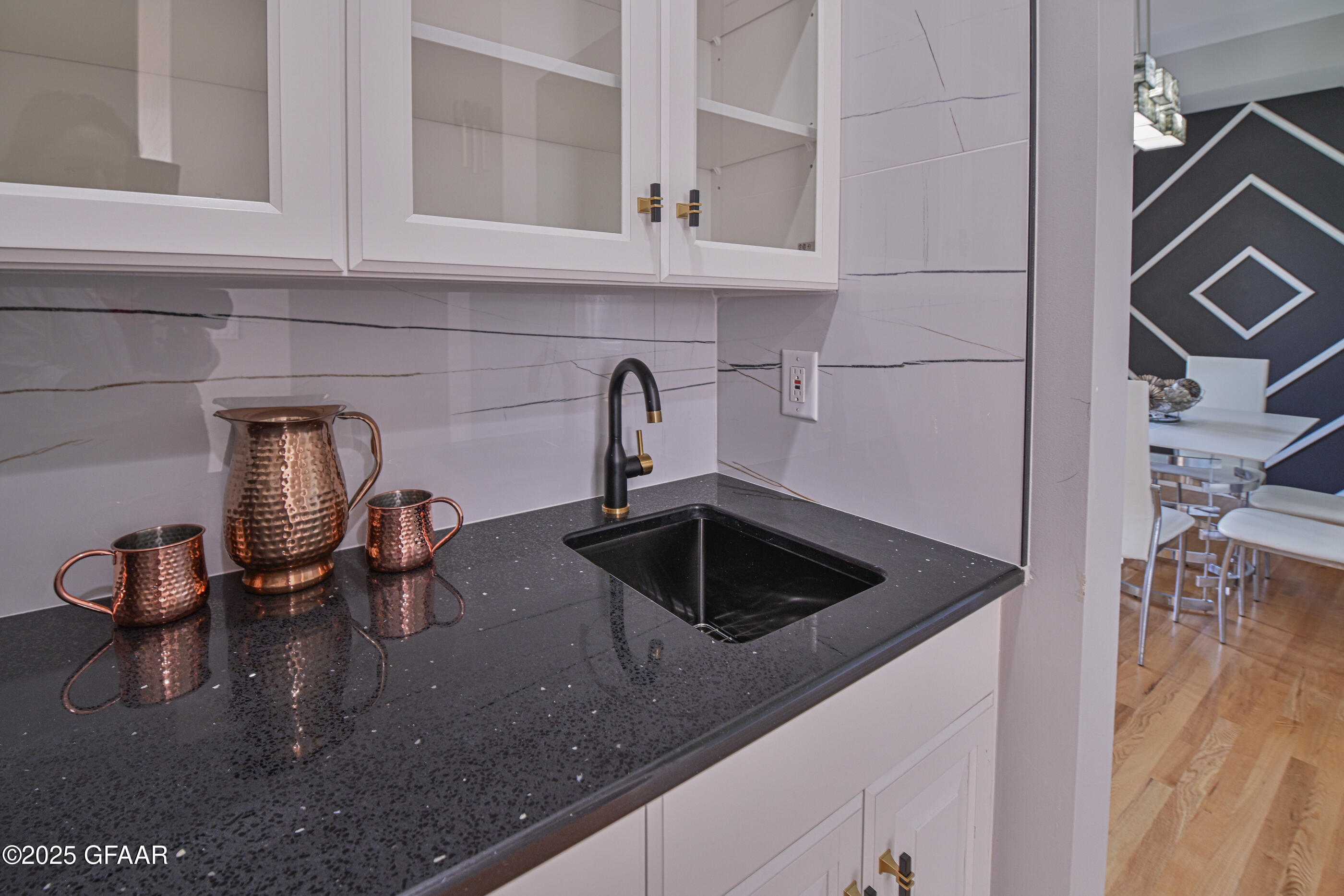 property viewer photo 9