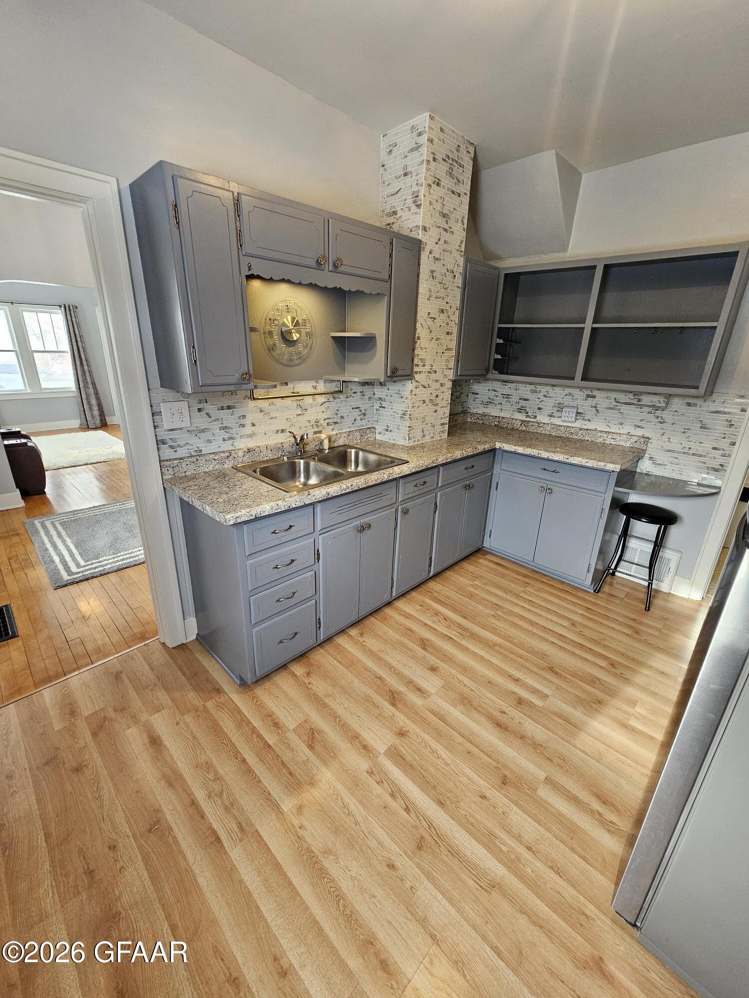 property viewer photo 3
