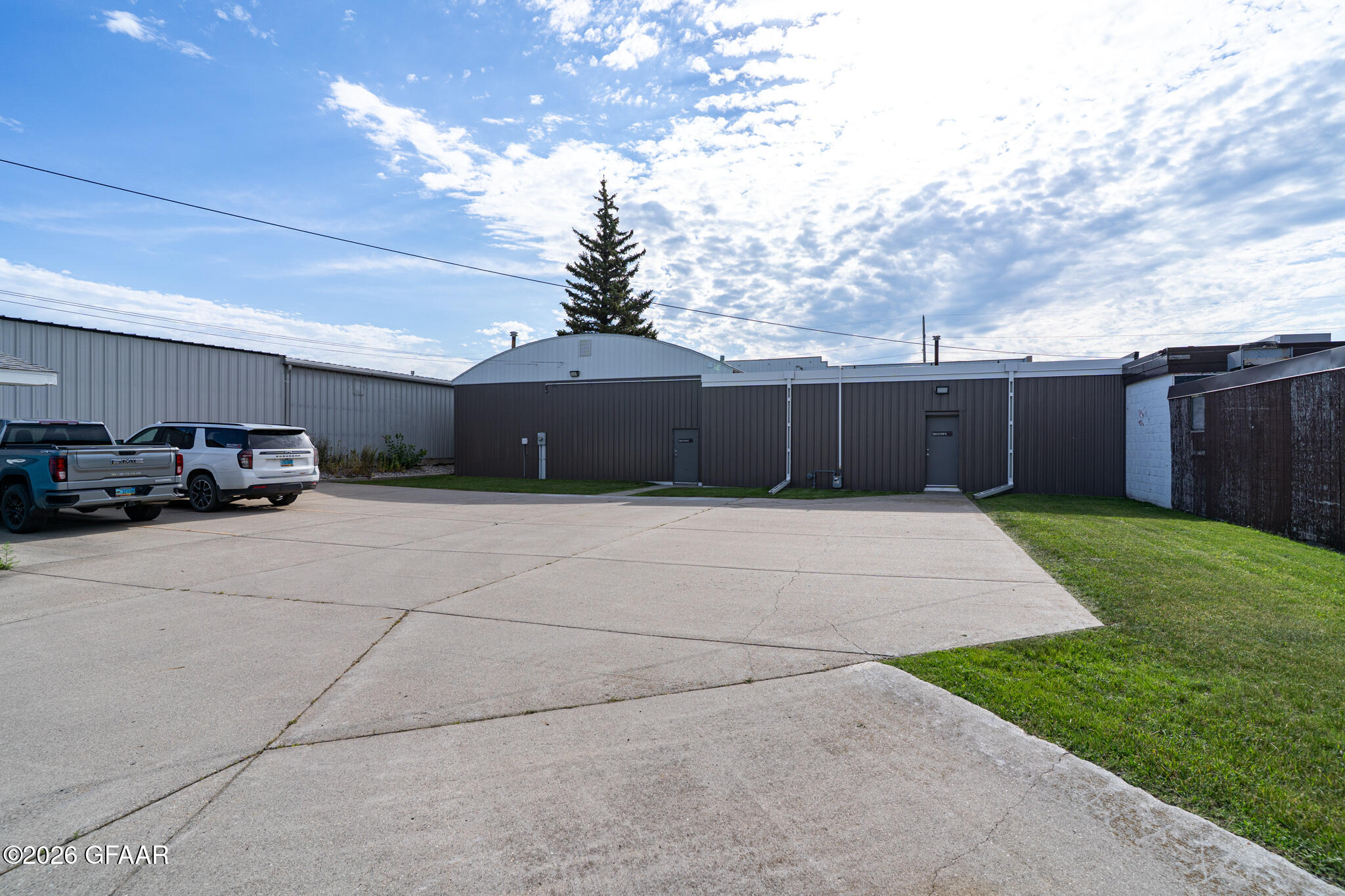 main property photo 28