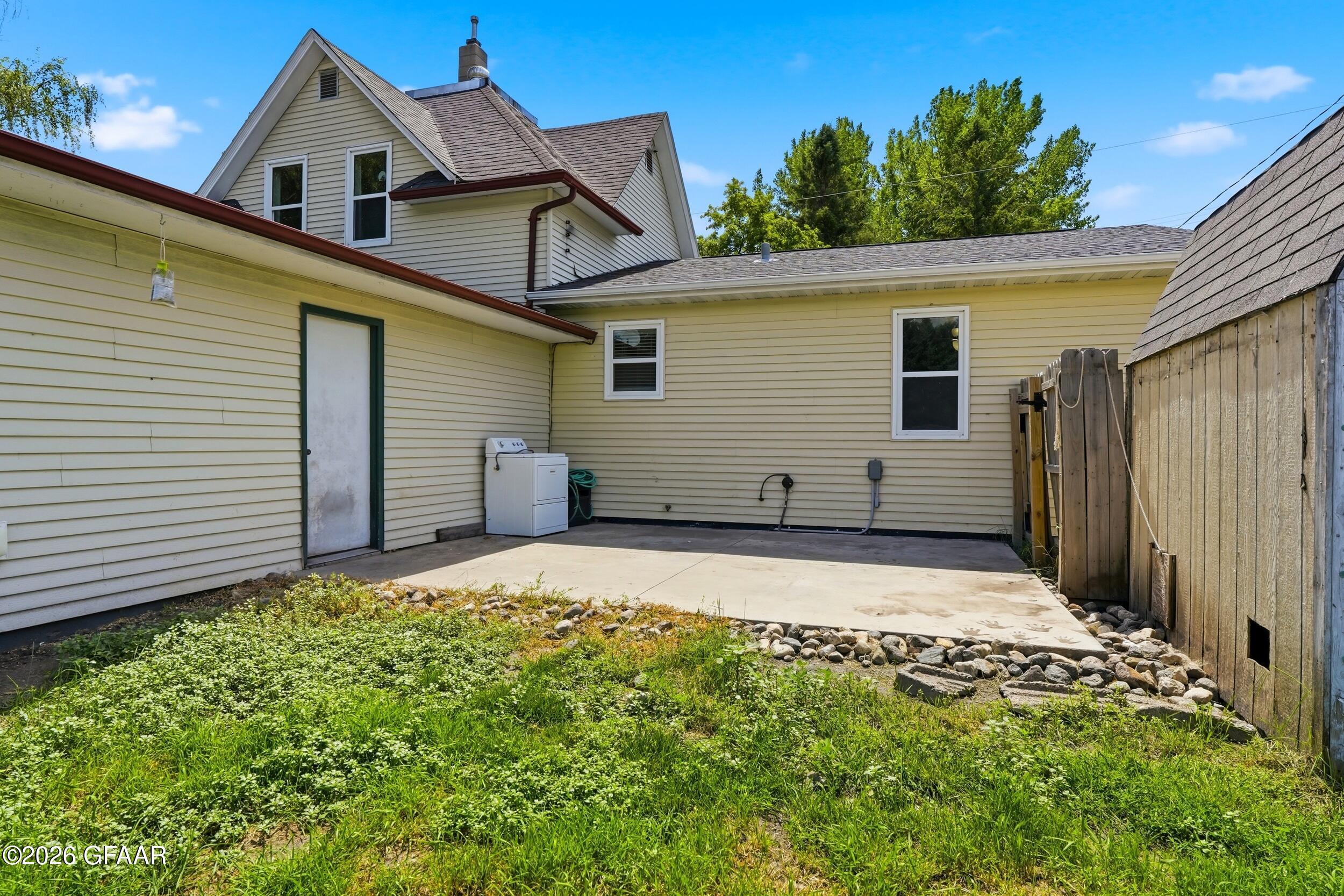 main property photo 28