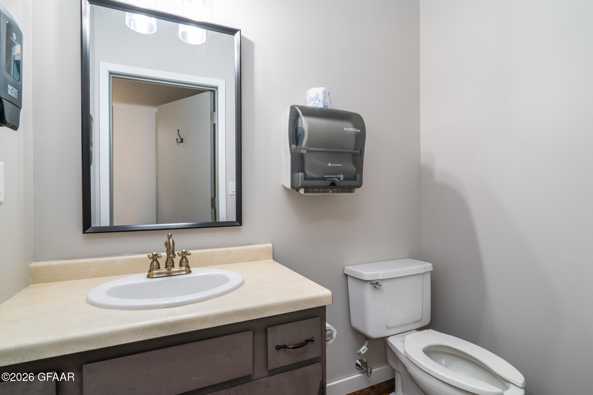 main property photo 14