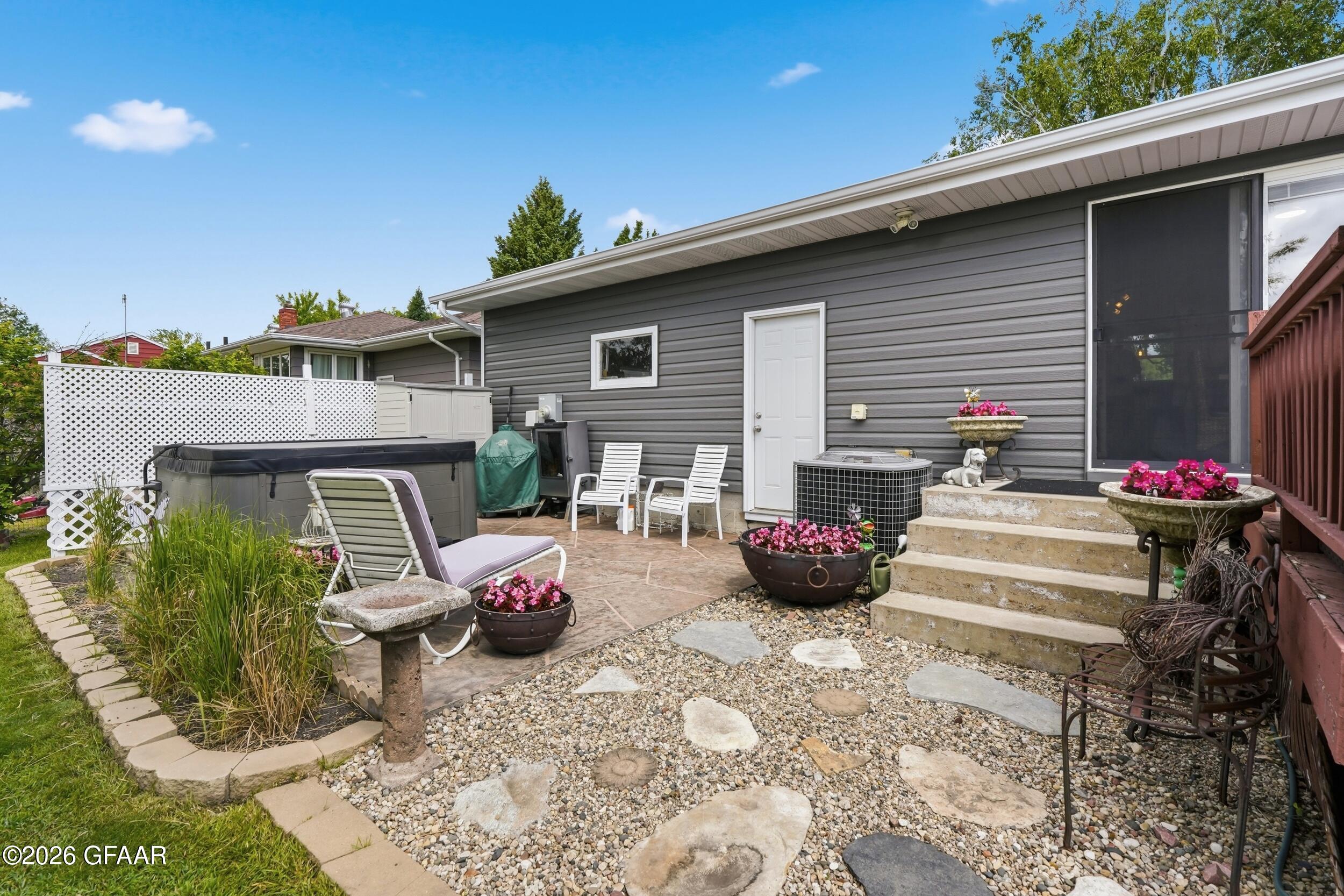 main property photo 30