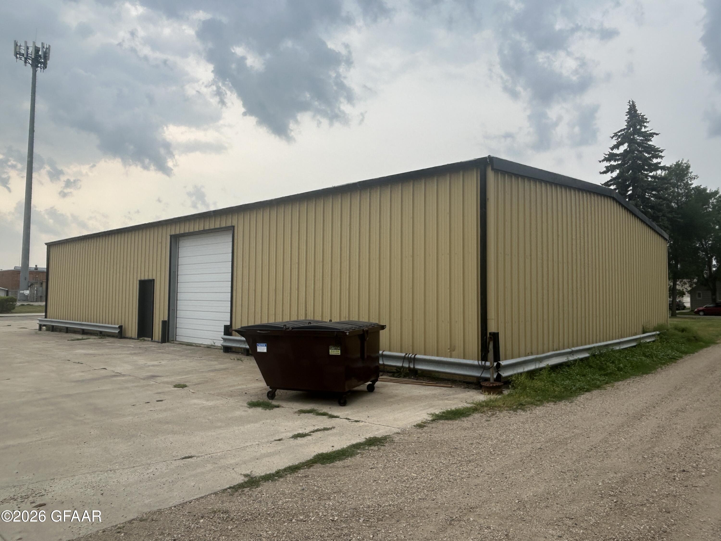 main property photo 23