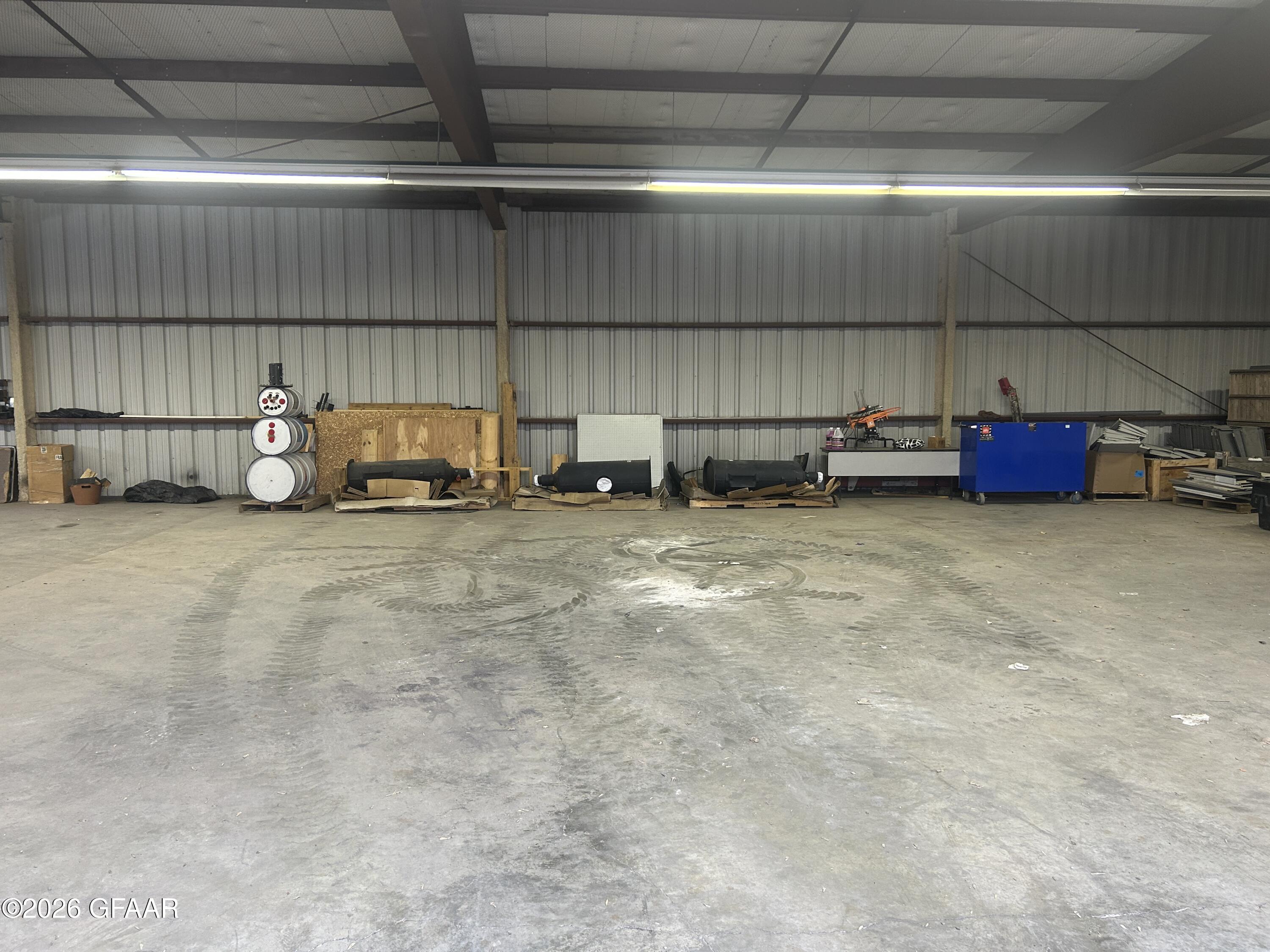 main property photo 25