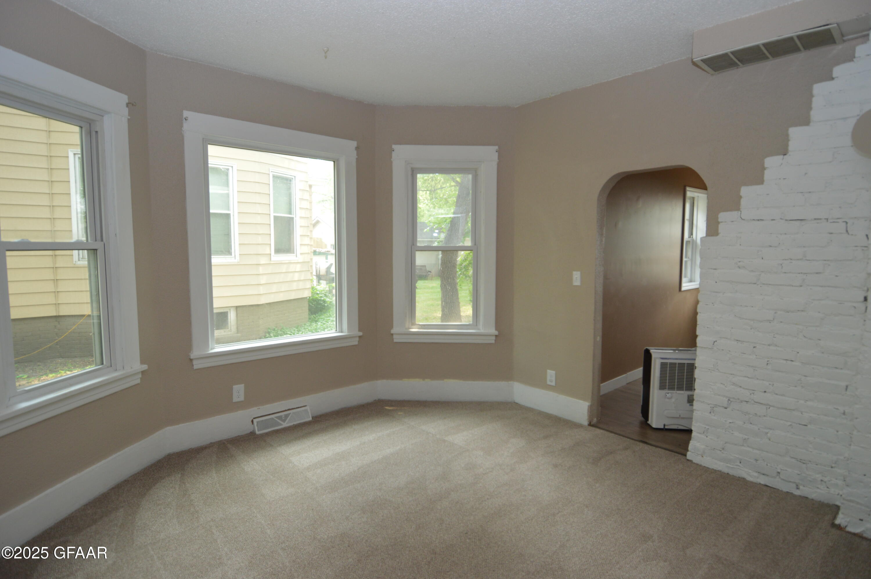 property viewer photo 2