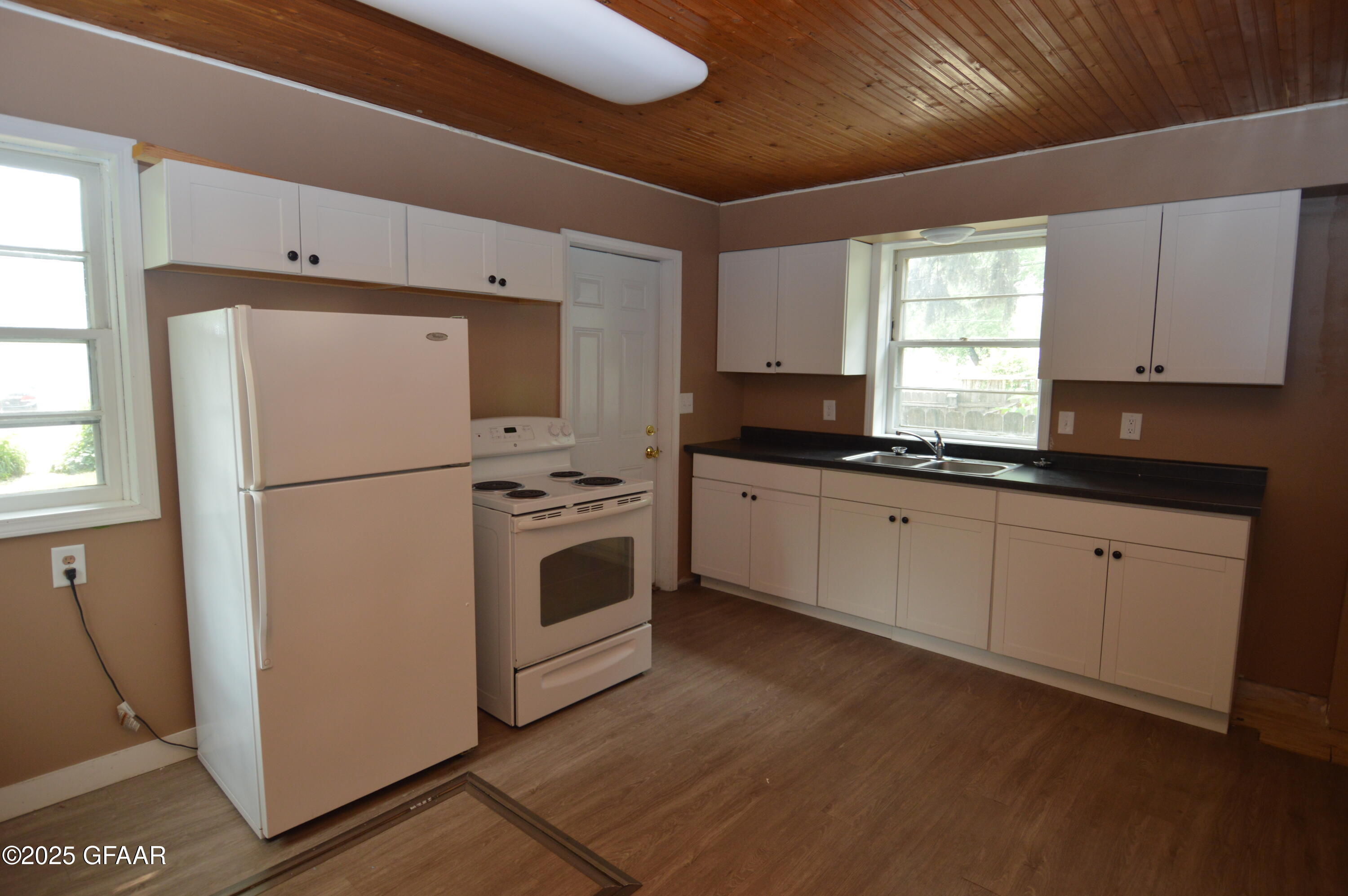 property viewer photo 3