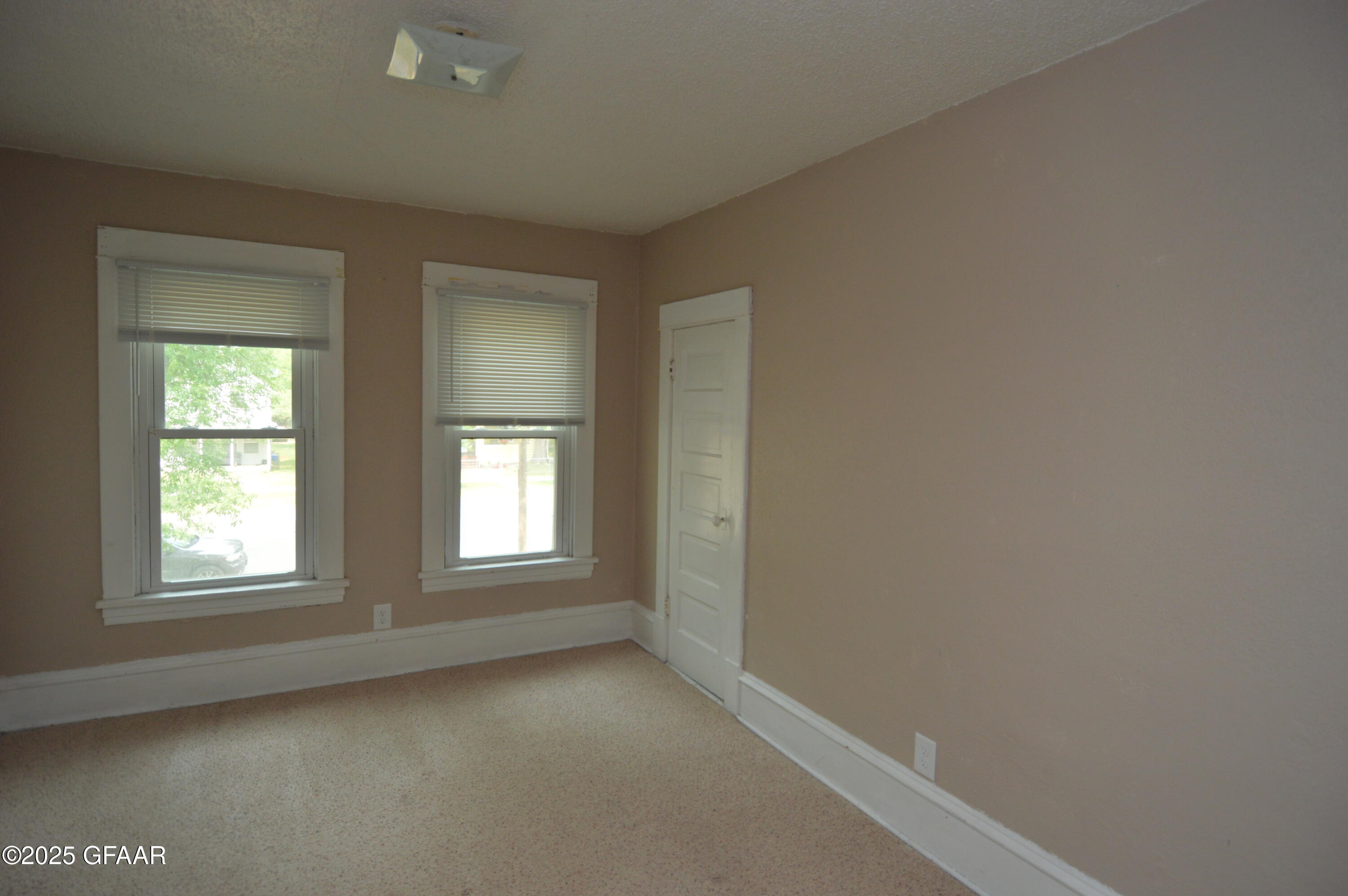 property viewer photo 4
