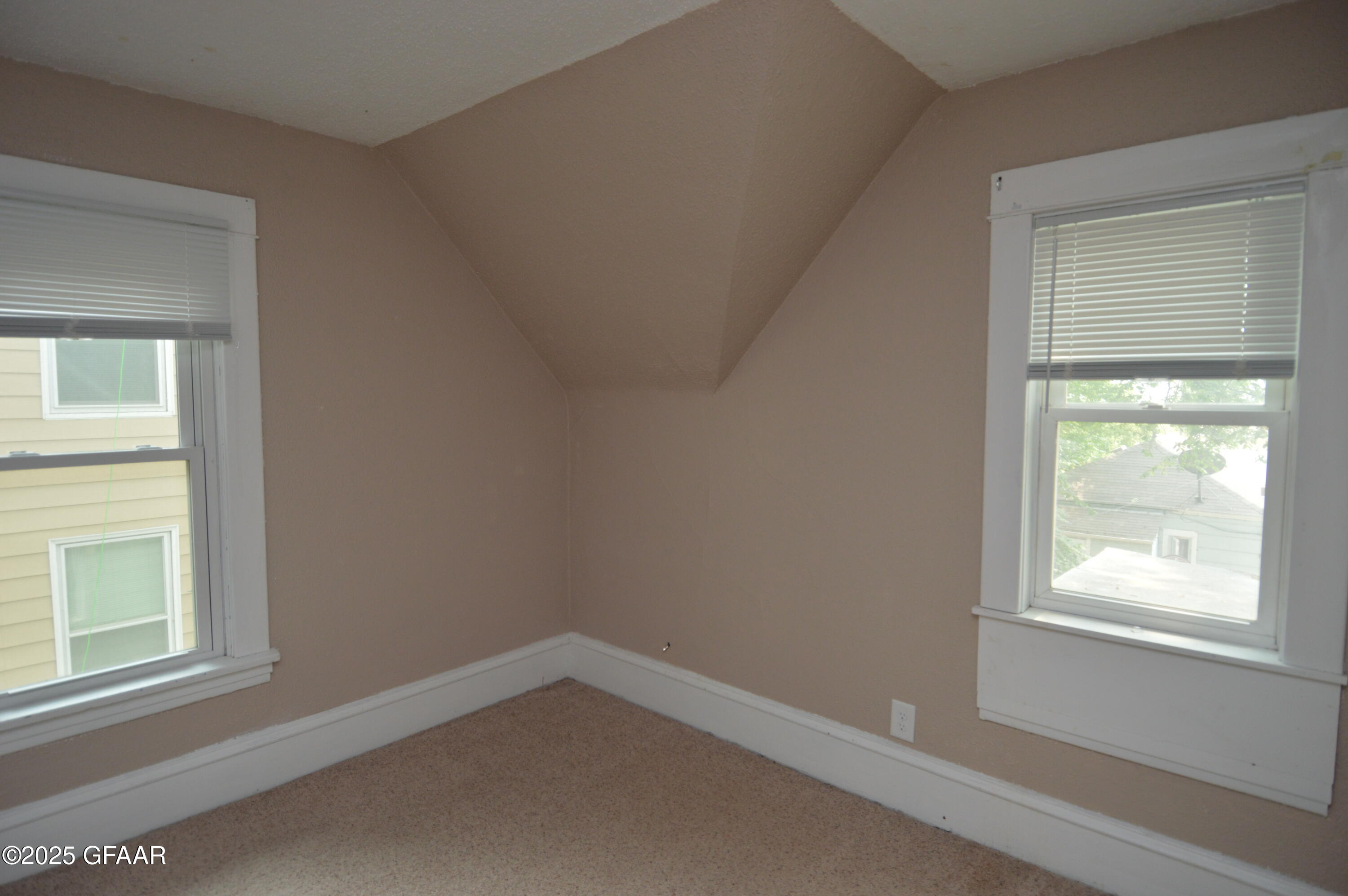 property viewer photo 5