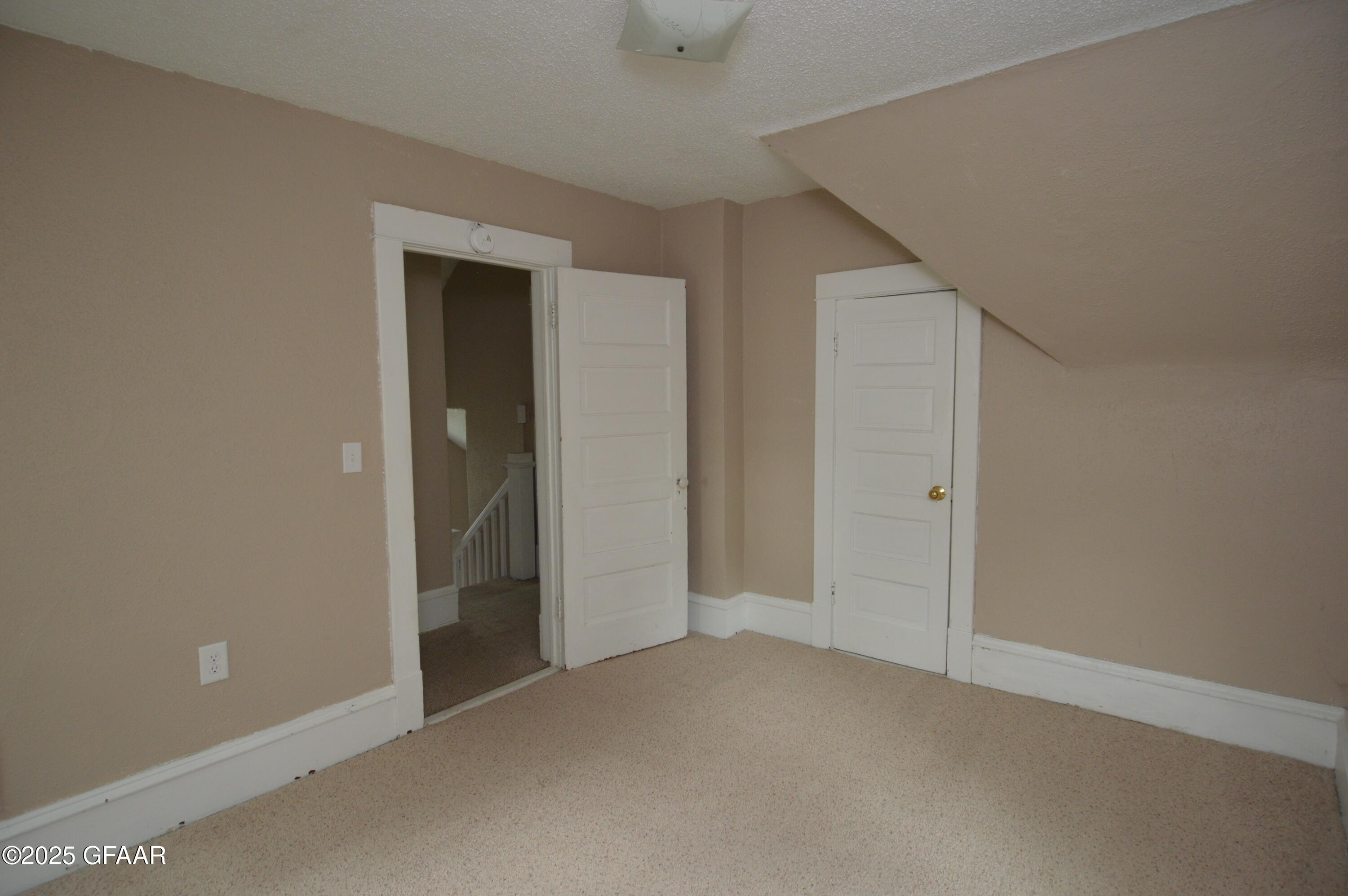 property viewer photo 6
