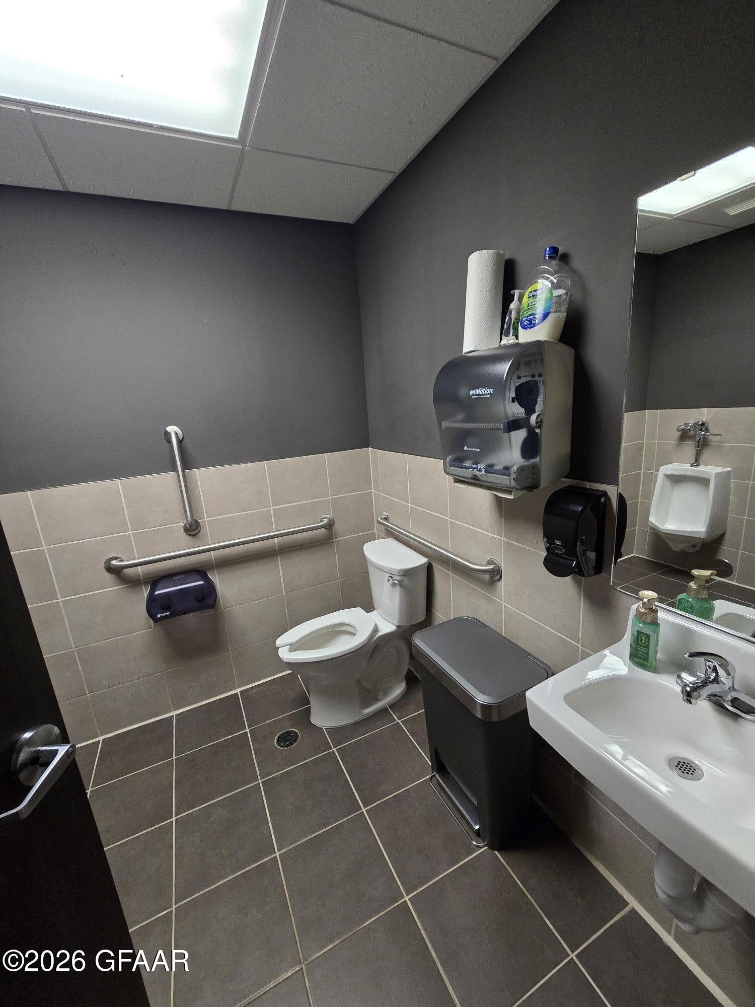 main property photo 8