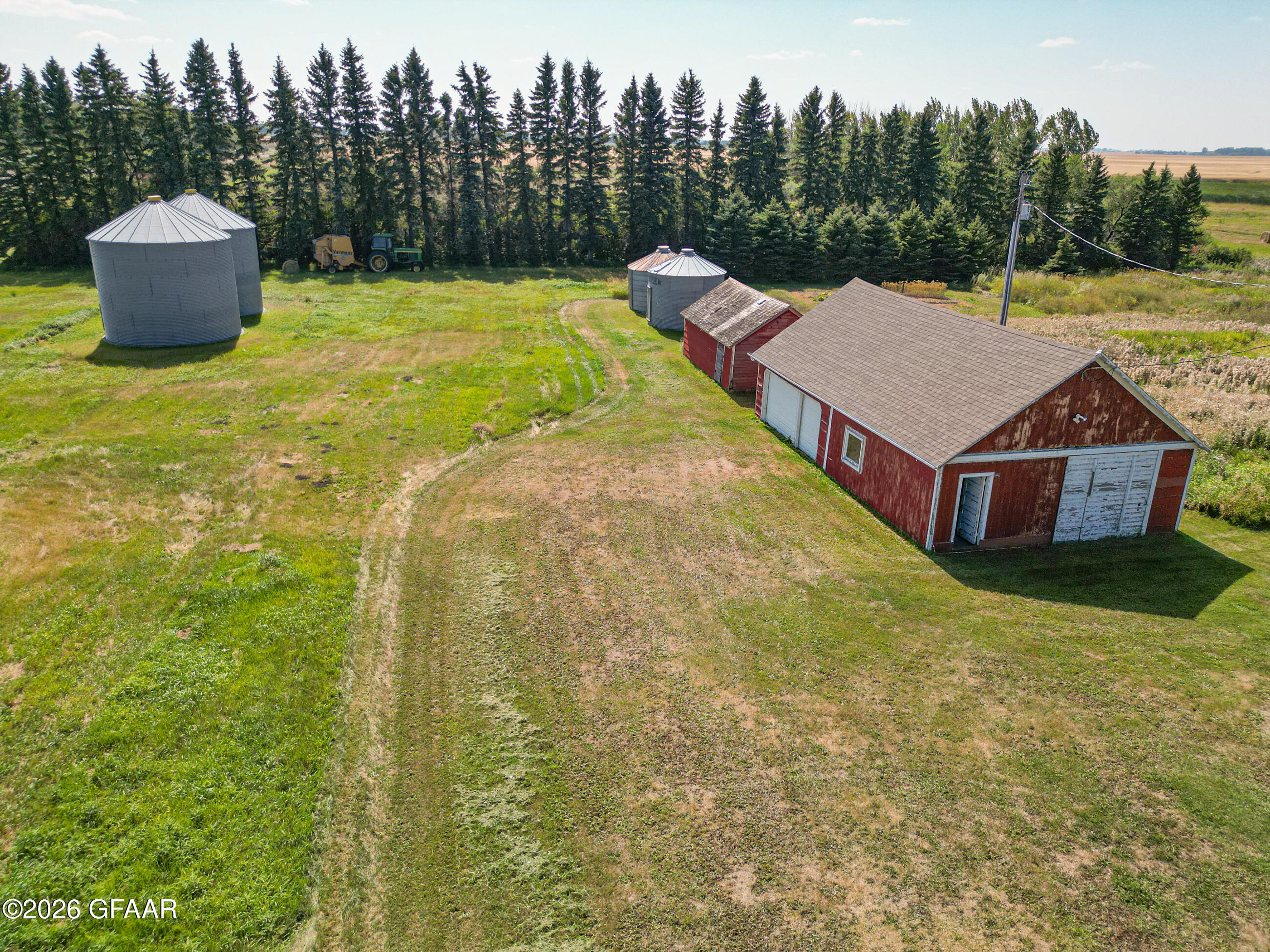 main property photo 33