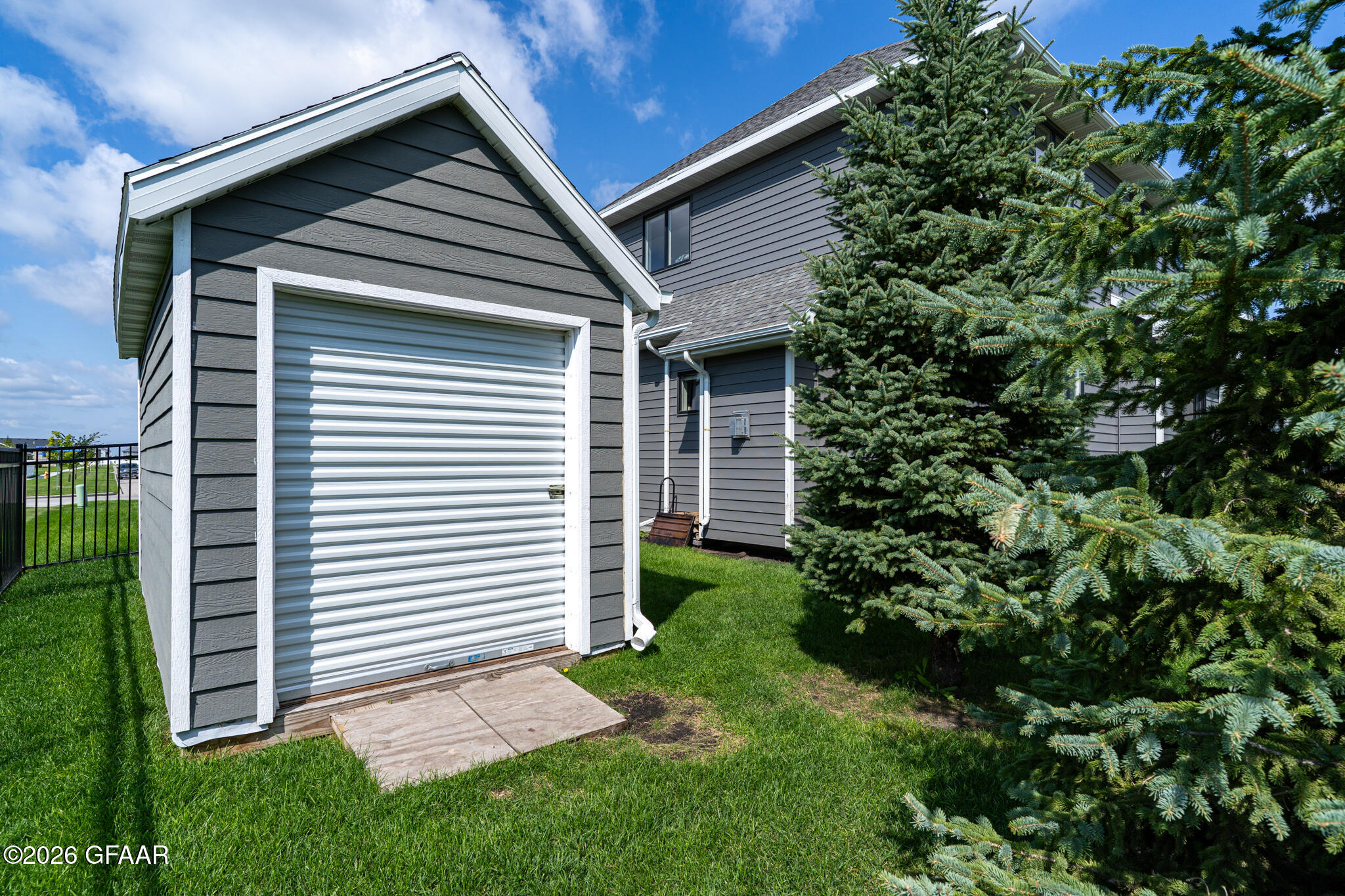 main property photo 40