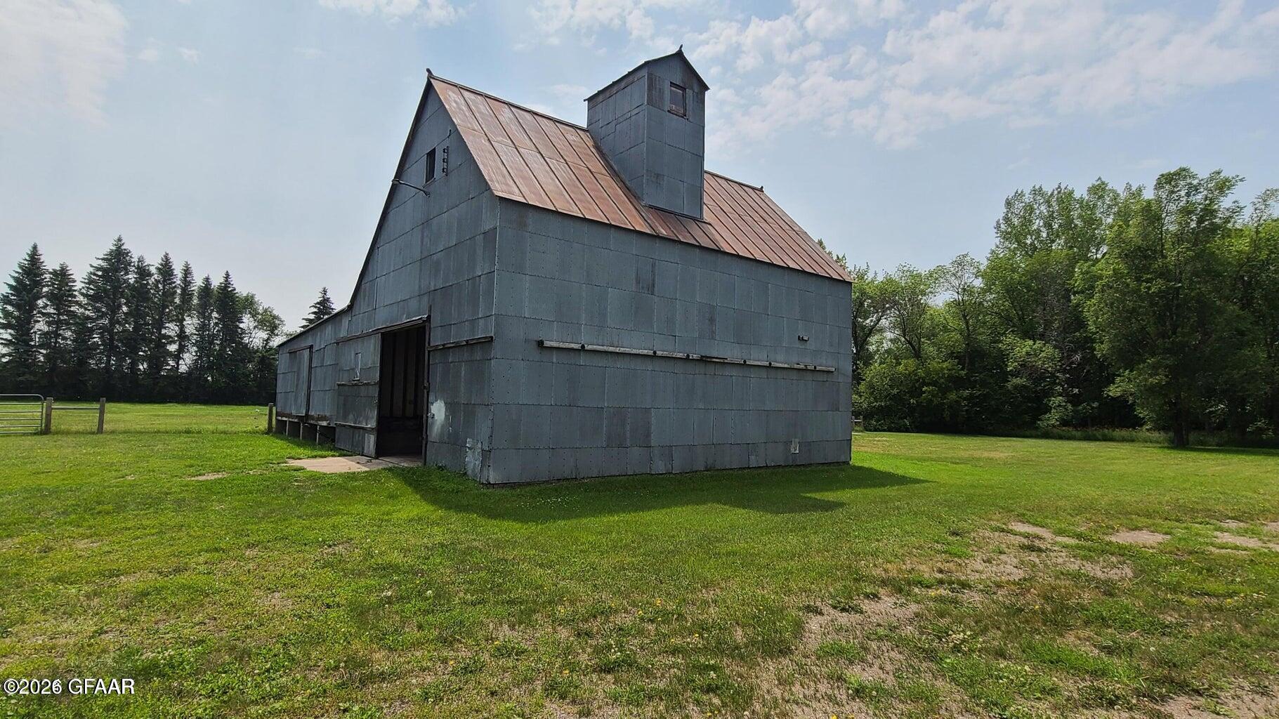main property photo 8